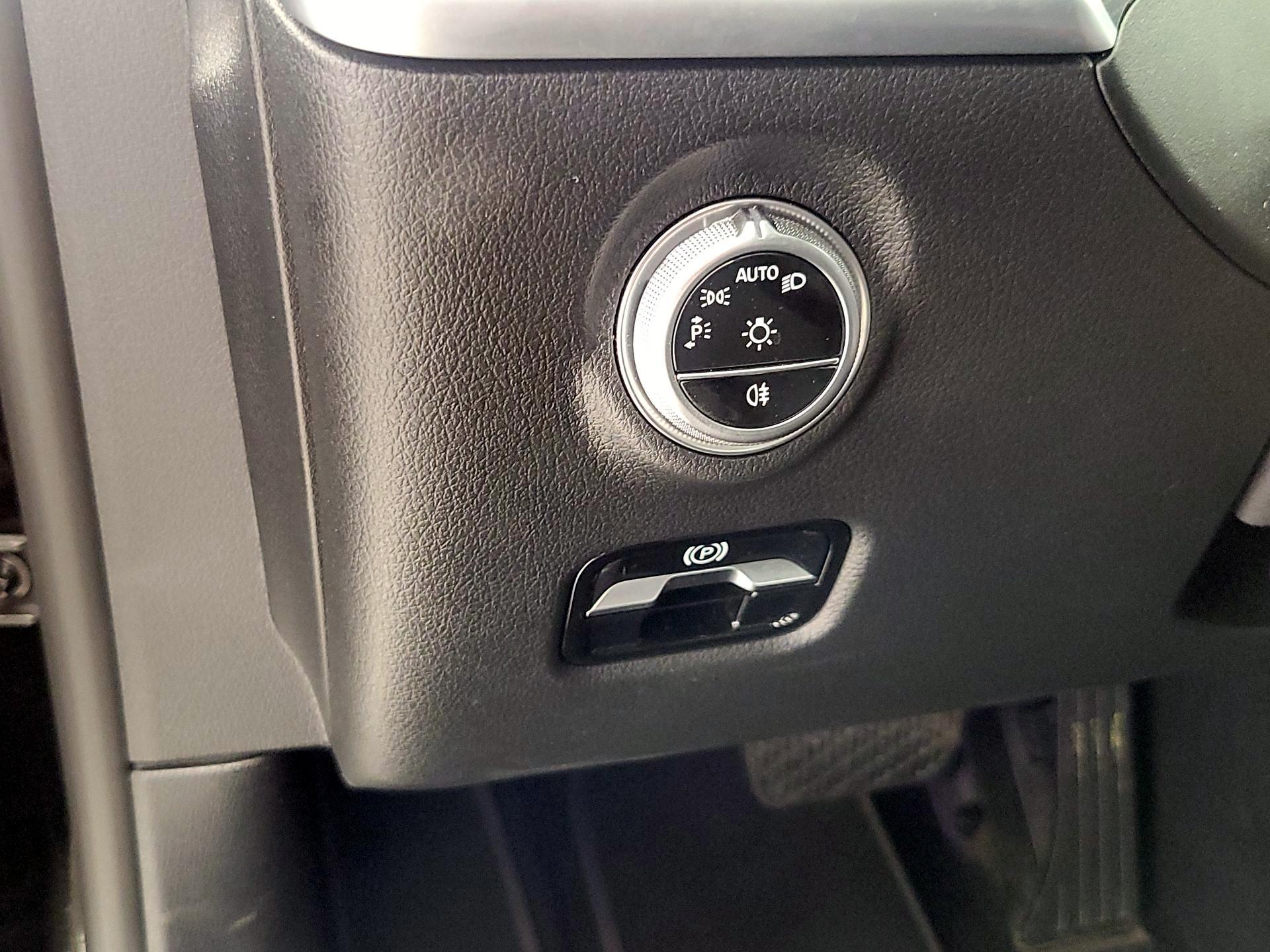 Thumbnail: 2024 Mercedes-Benz C-Class - 13