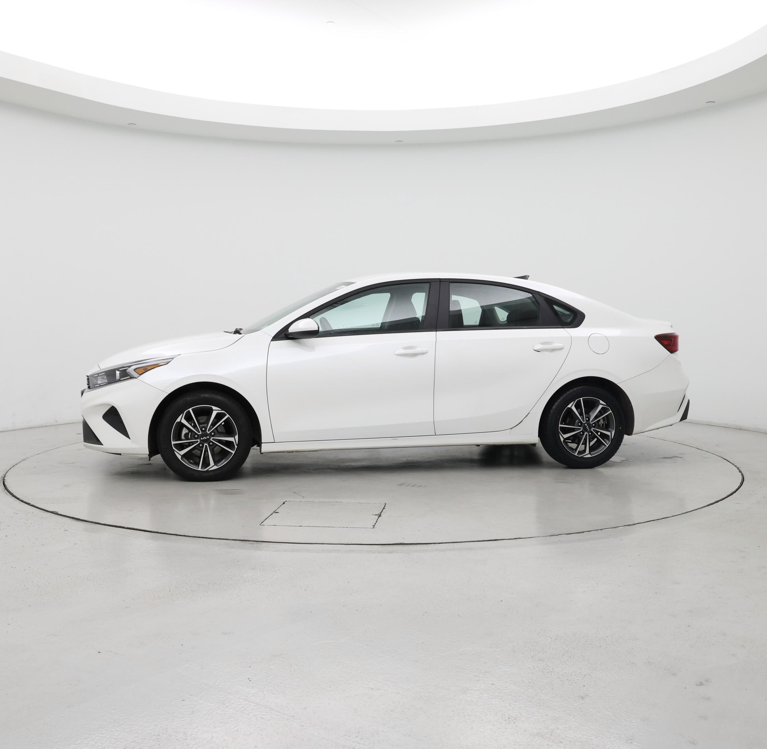 Thumbnail: 2024 Kia Forte - 3