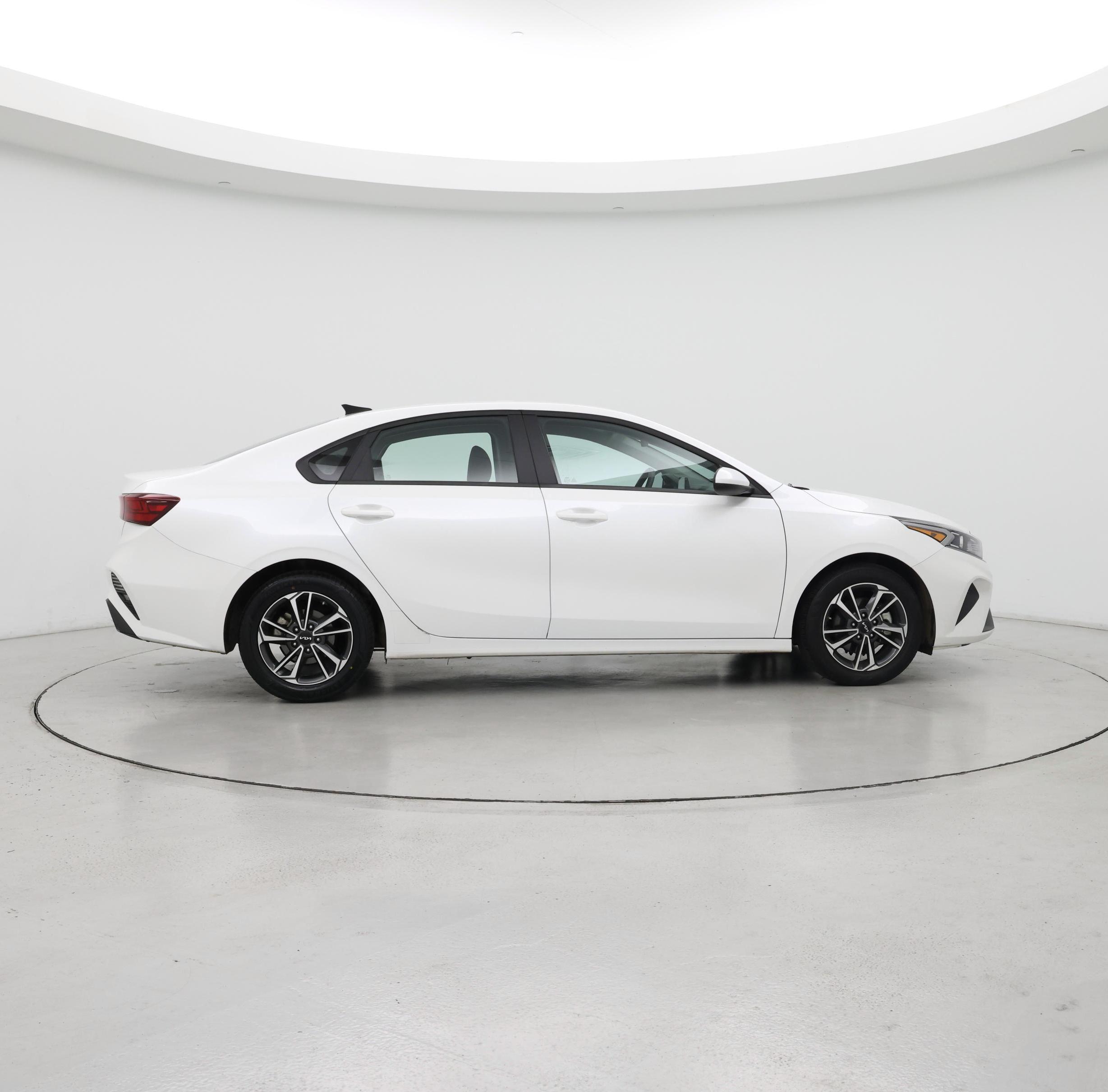 Thumbnail: 2024 Kia Forte - 7