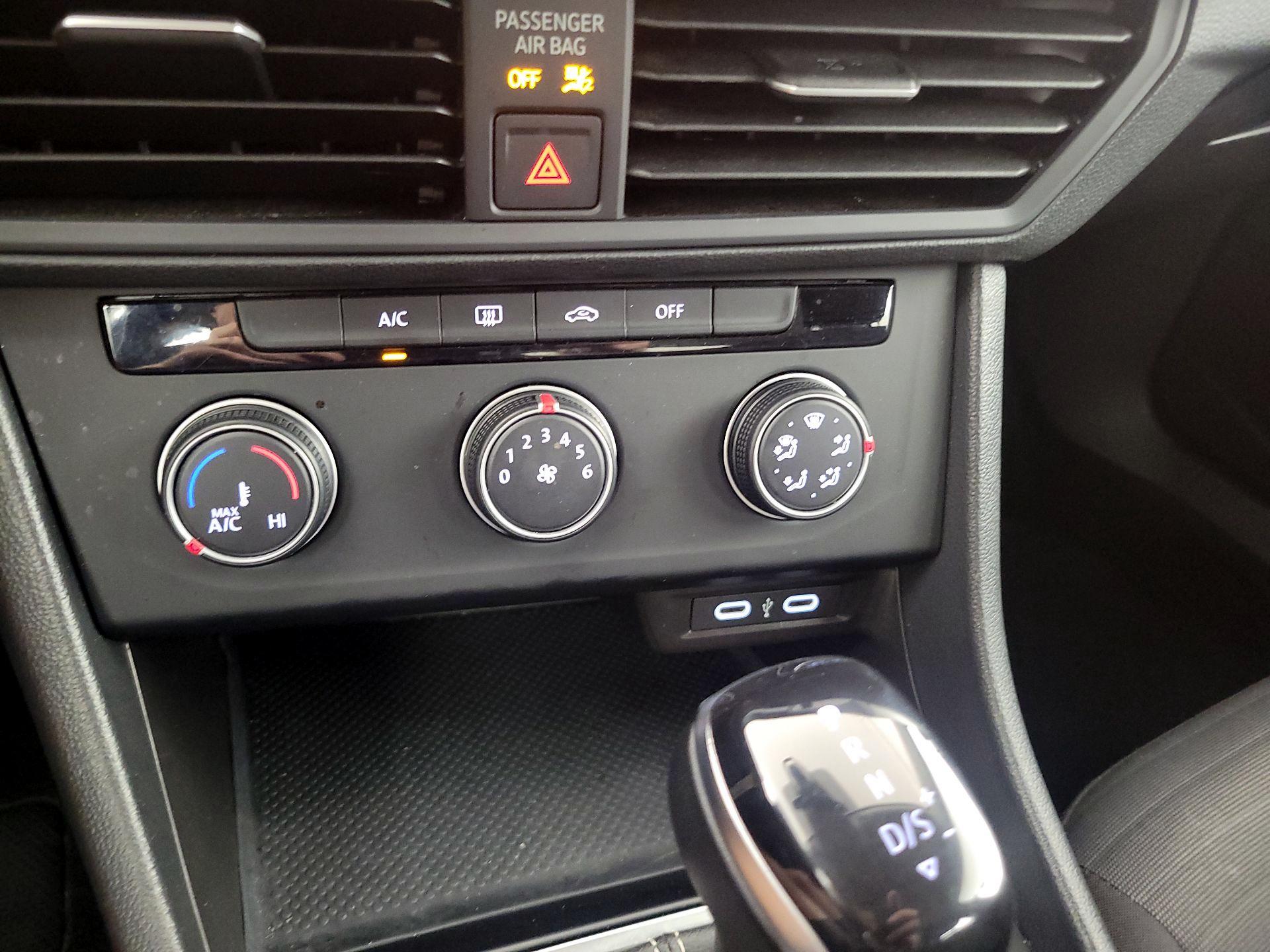 Thumbnail: 2024 Volkswagen Jetta - 16