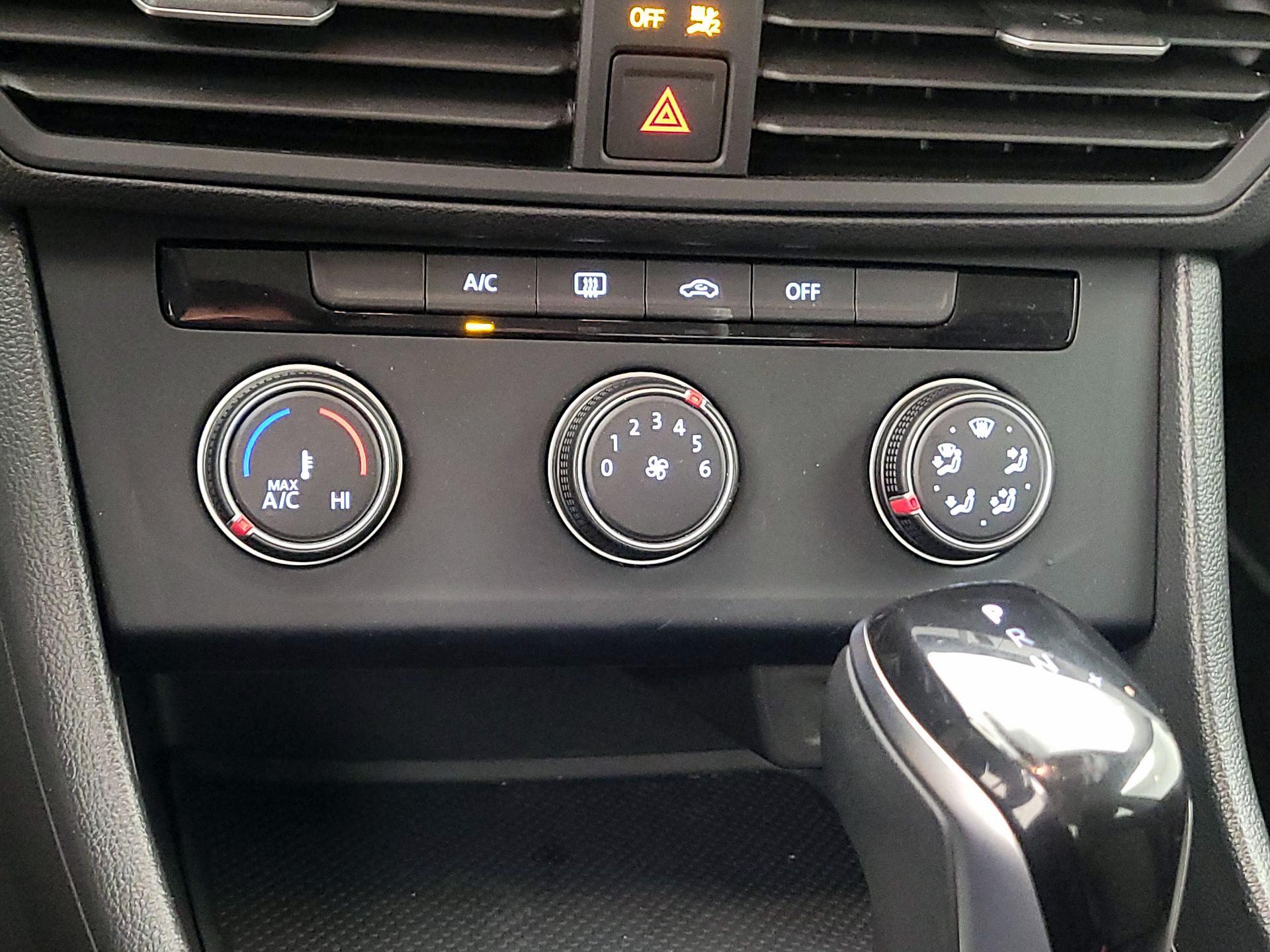 Thumbnail: 2024 Volkswagen Jetta - 16