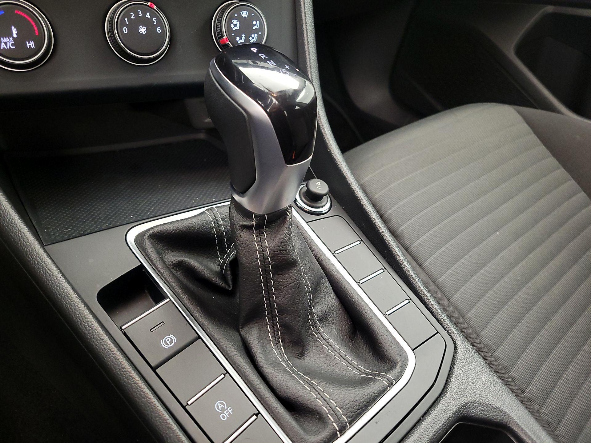 Thumbnail: 2024 Volkswagen Jetta - 17