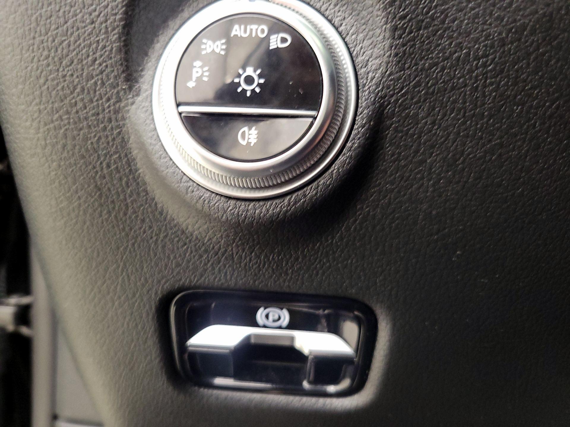 Thumbnail: 2024 Mercedes-Benz C-Class - 13