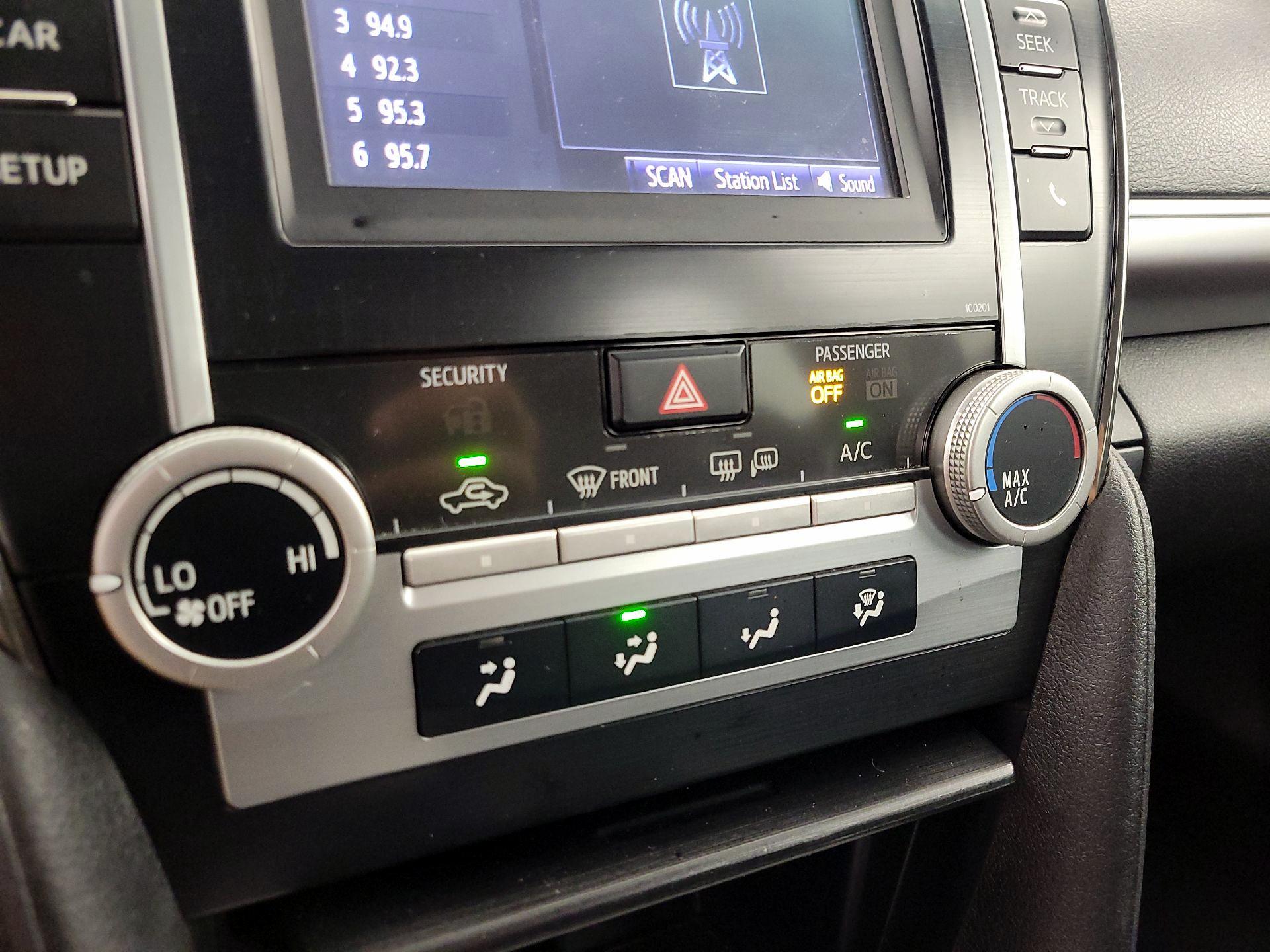 Thumbnail: 2014 Toyota Camry - 16