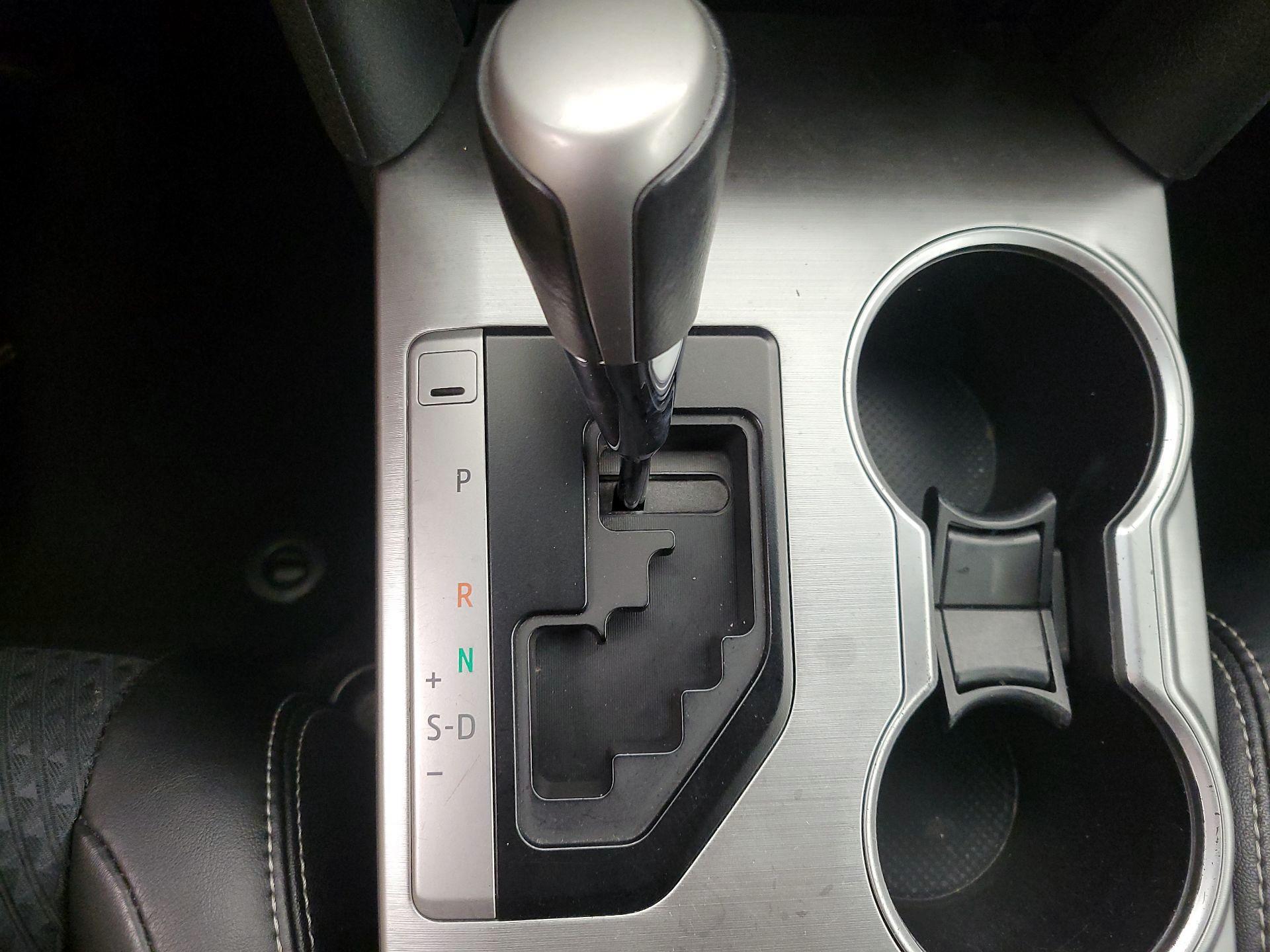 Thumbnail: 2014 Toyota Camry - 17