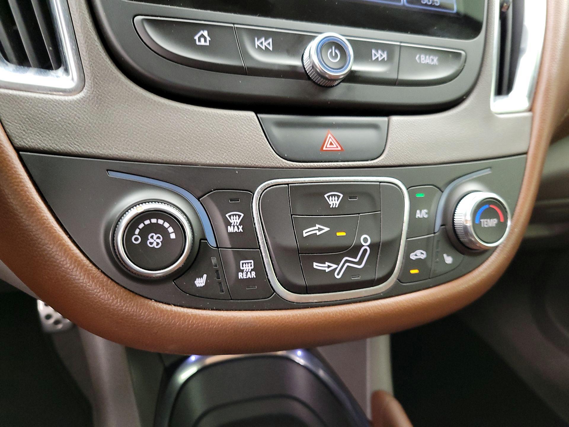 Thumbnail: 2016 Chevrolet Malibu - 16