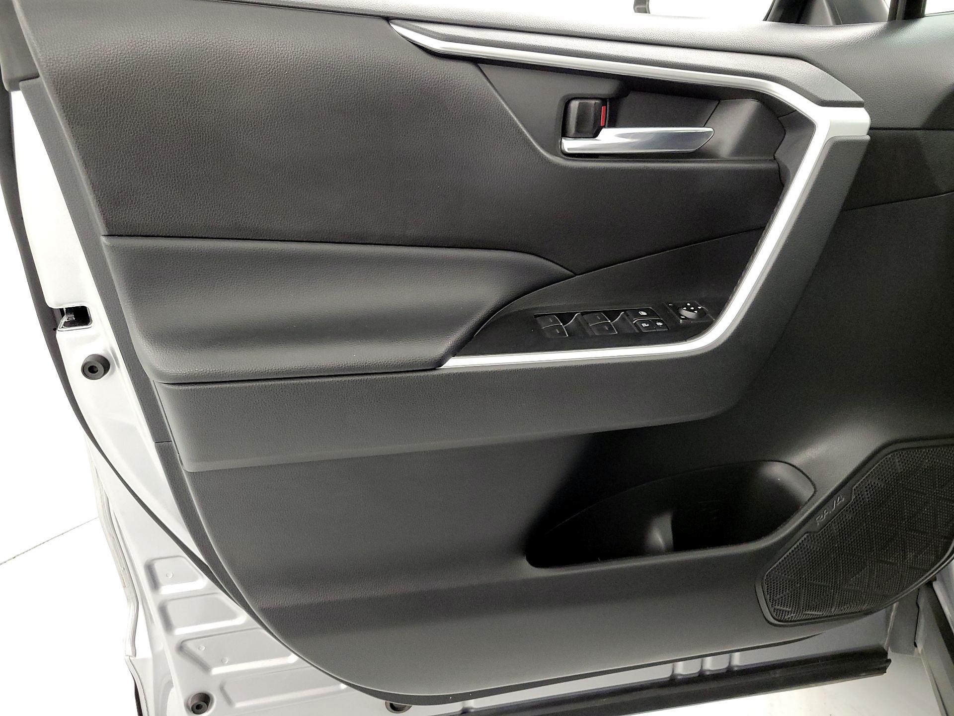 Thumbnail: 2022 Toyota RAV4 - 12