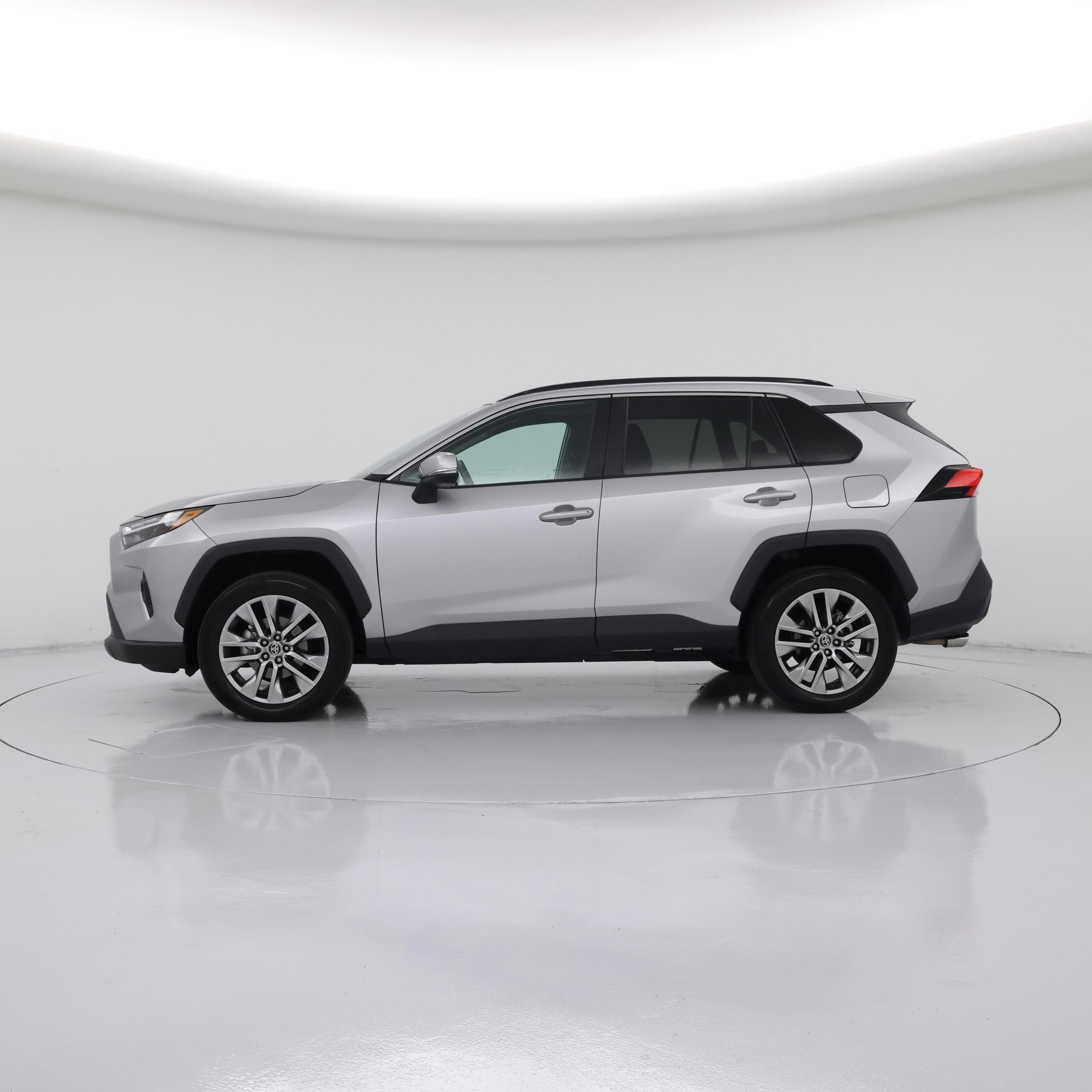 Thumbnail: 2022 Toyota RAV4 - 3