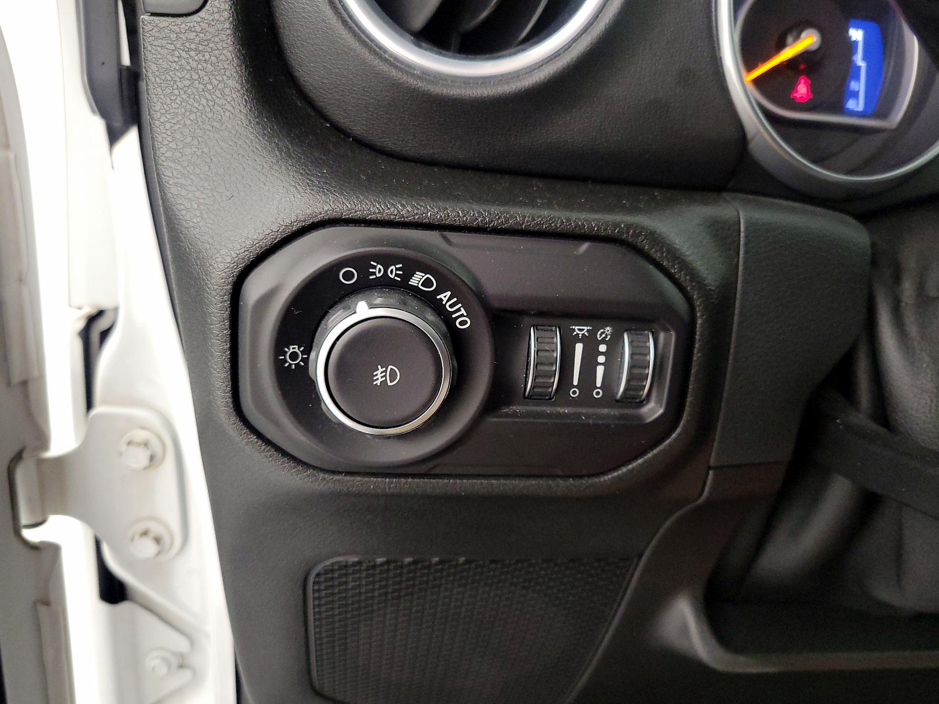 Thumbnail: 2018 Jeep Wrangler - 13