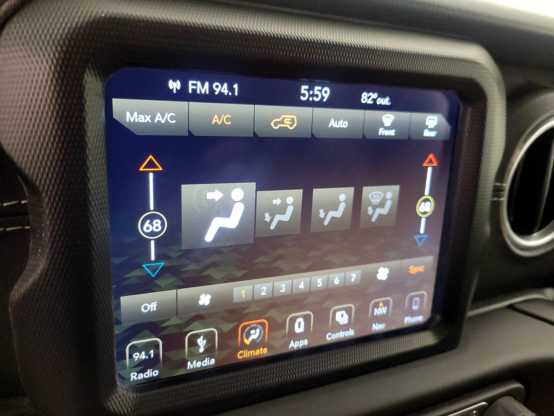 Thumbnail: 2018 Jeep Wrangler - 17
