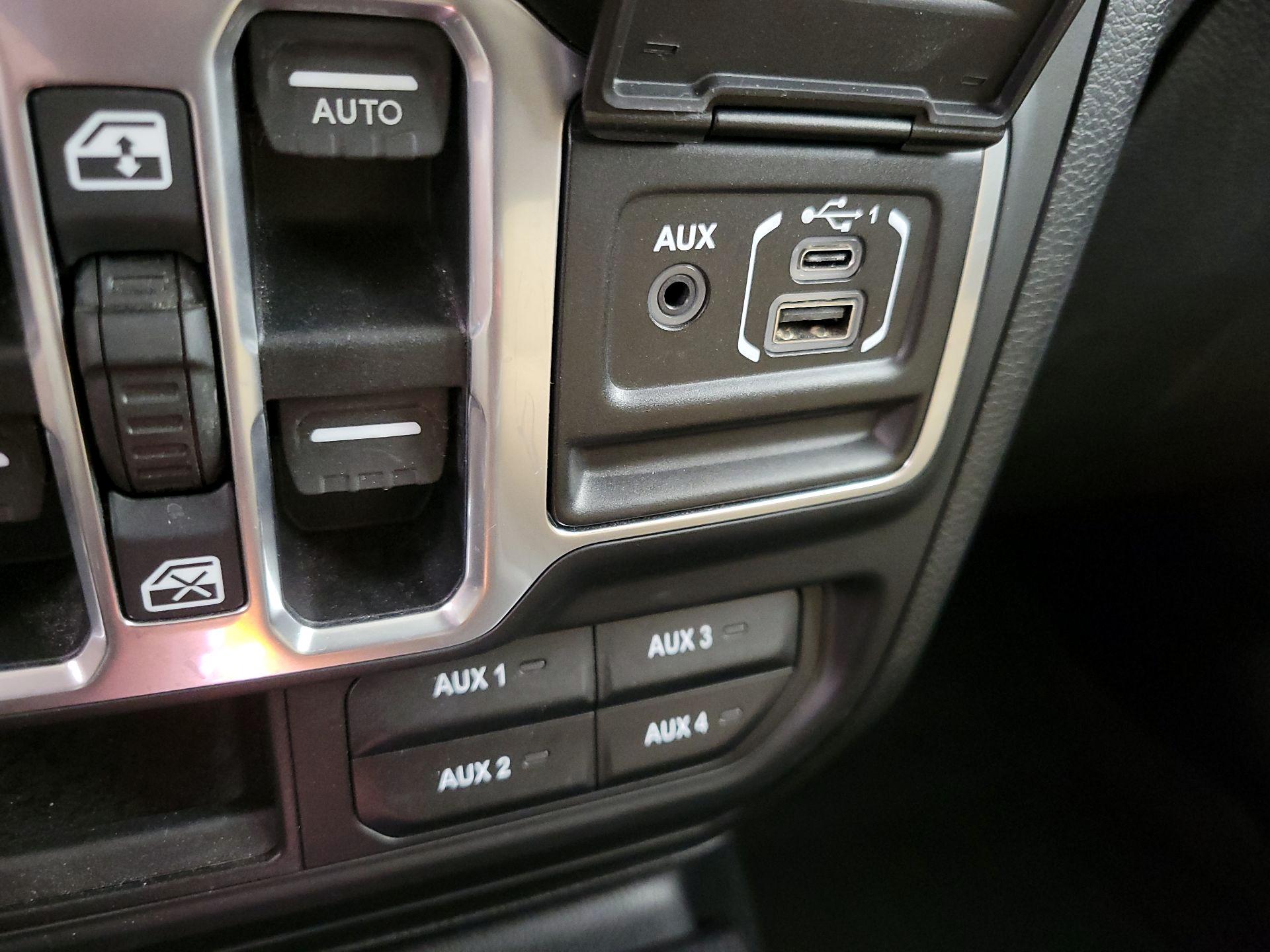 Thumbnail: 2018 Jeep Wrangler - 19