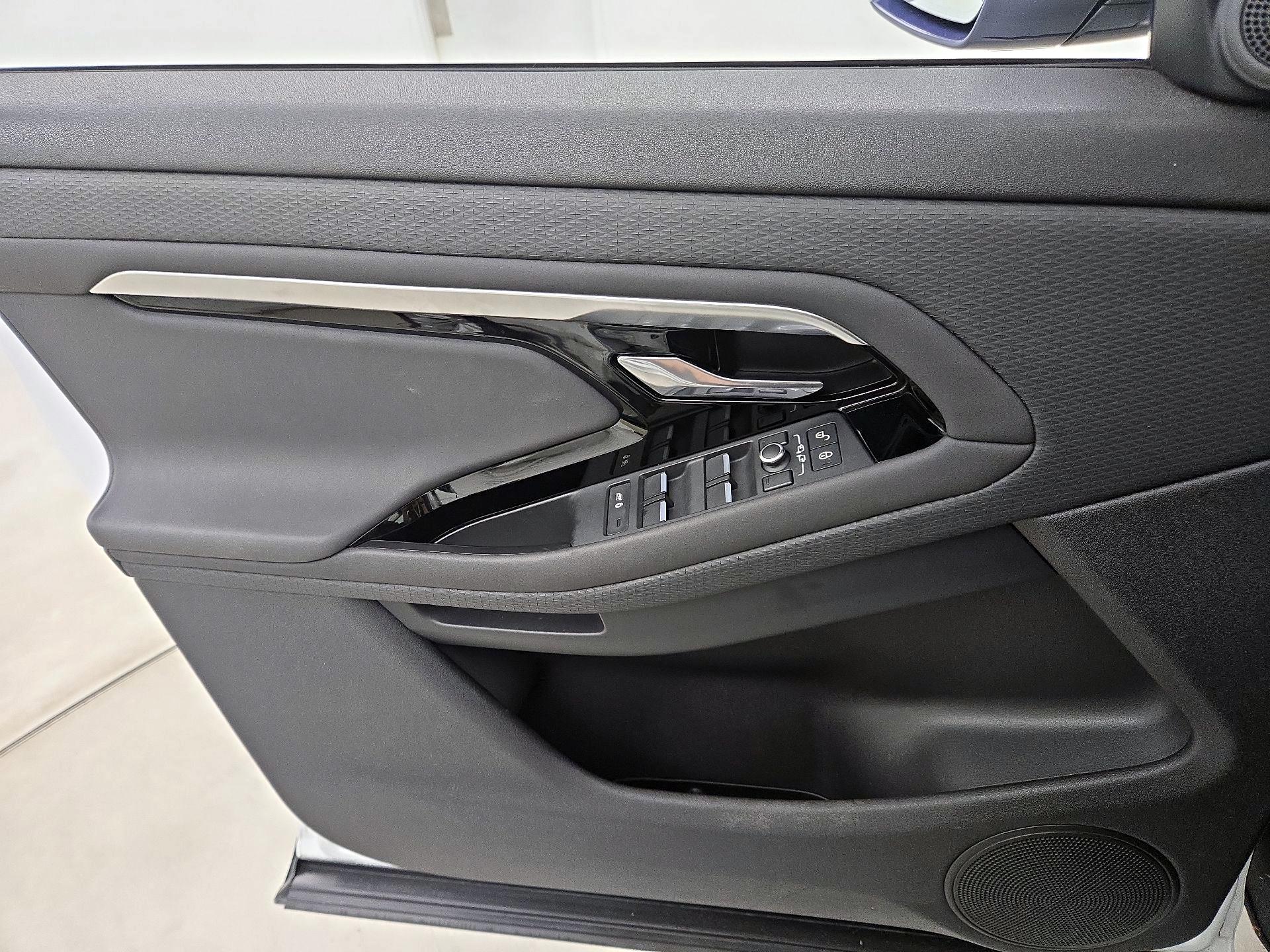 Thumbnail: 2020 Land Rover Range Rover Evoque - 12