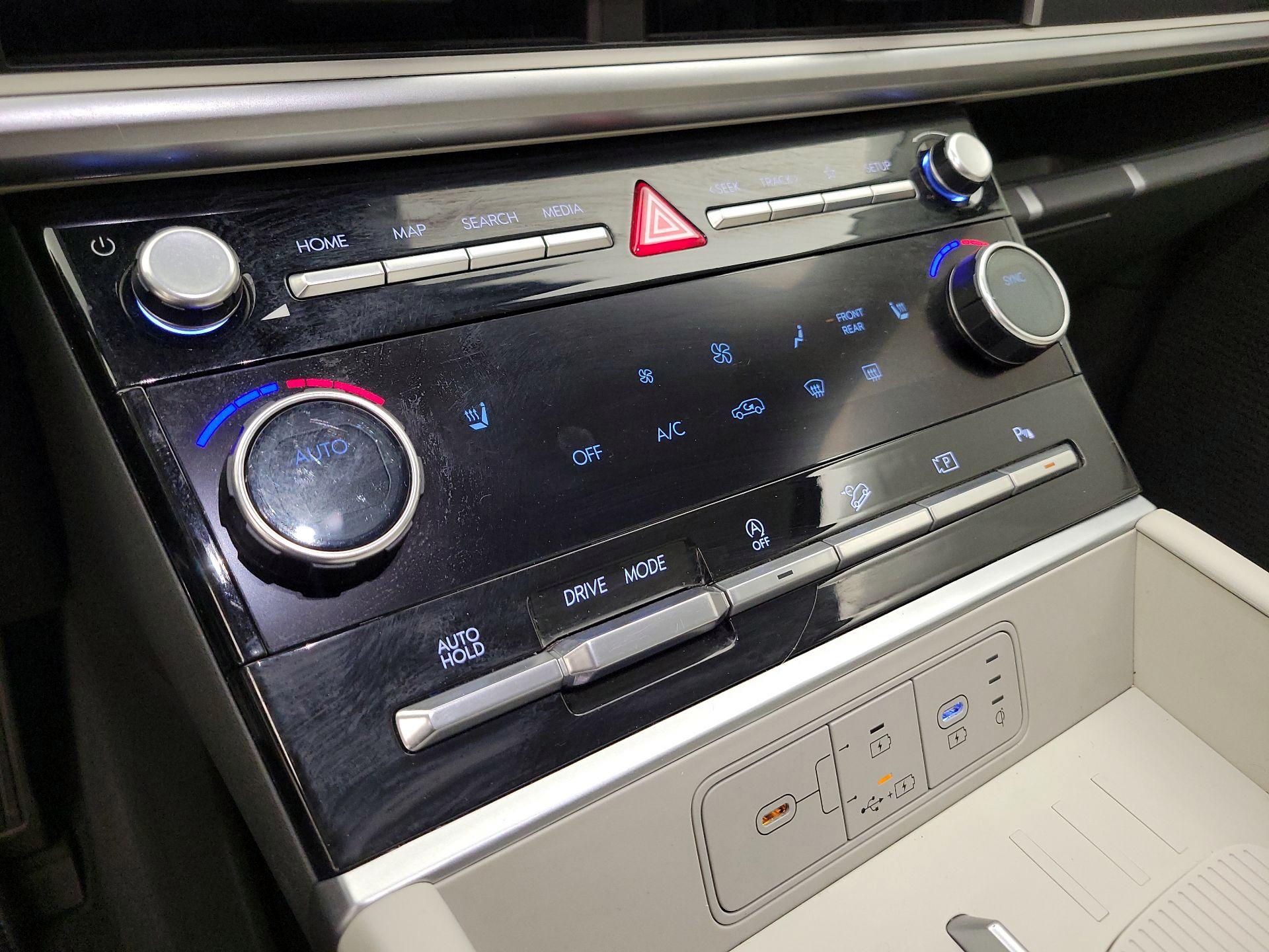 Thumbnail: 2024 Hyundai Santa Fe - 16