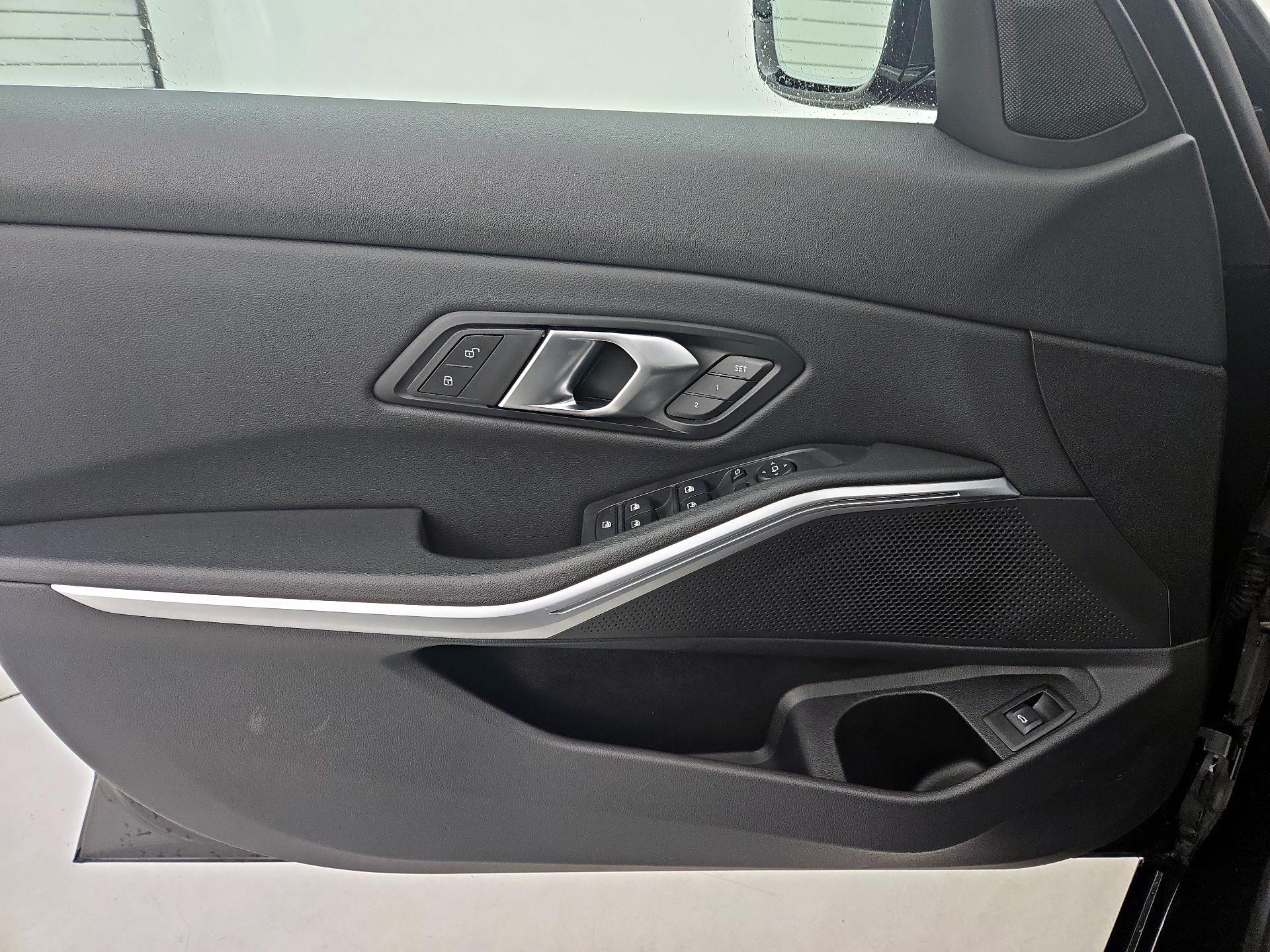 Thumbnail: 2024 BMW 3 Series - 12