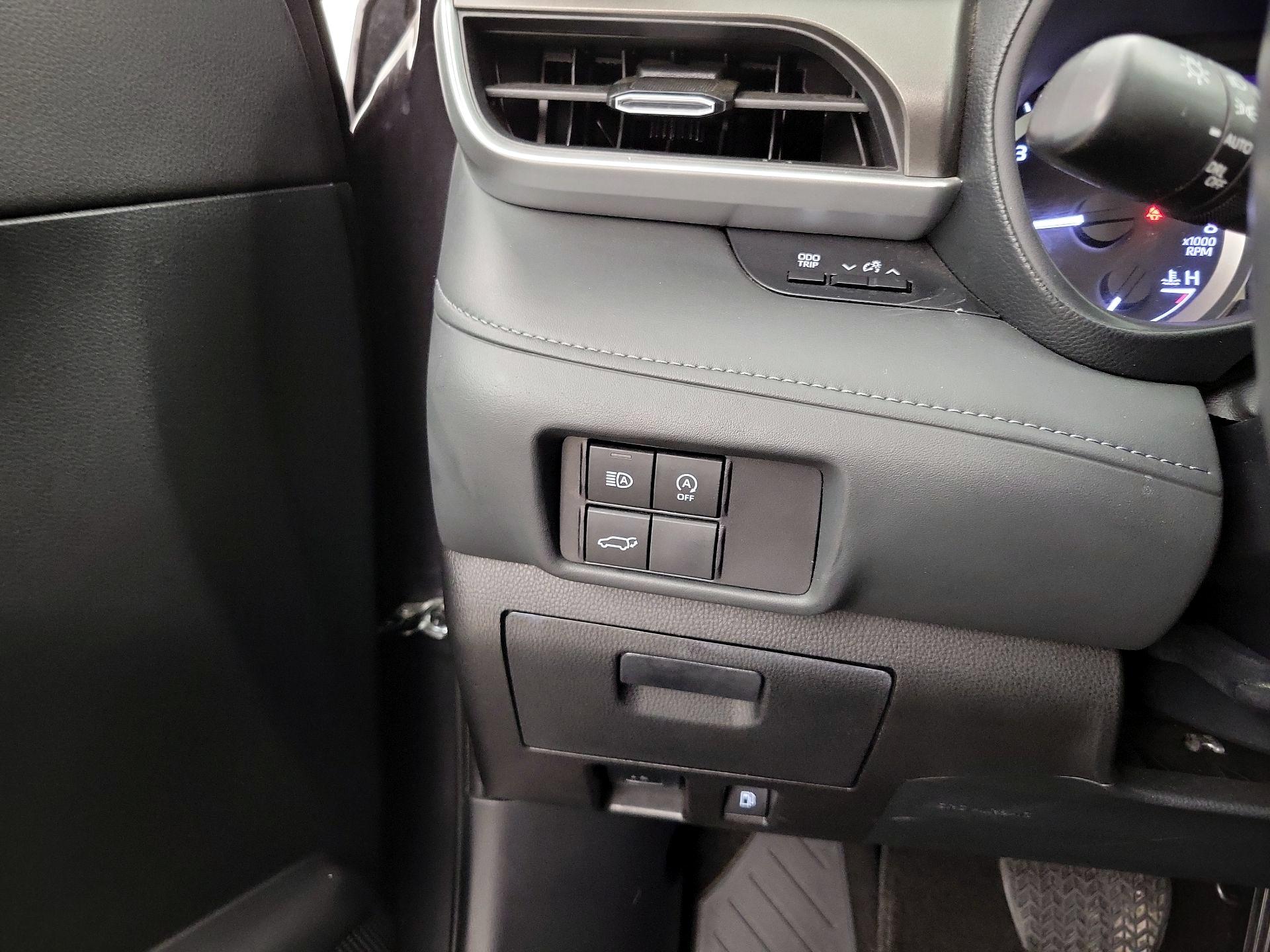 Thumbnail: 2023 Toyota Highlander - 13