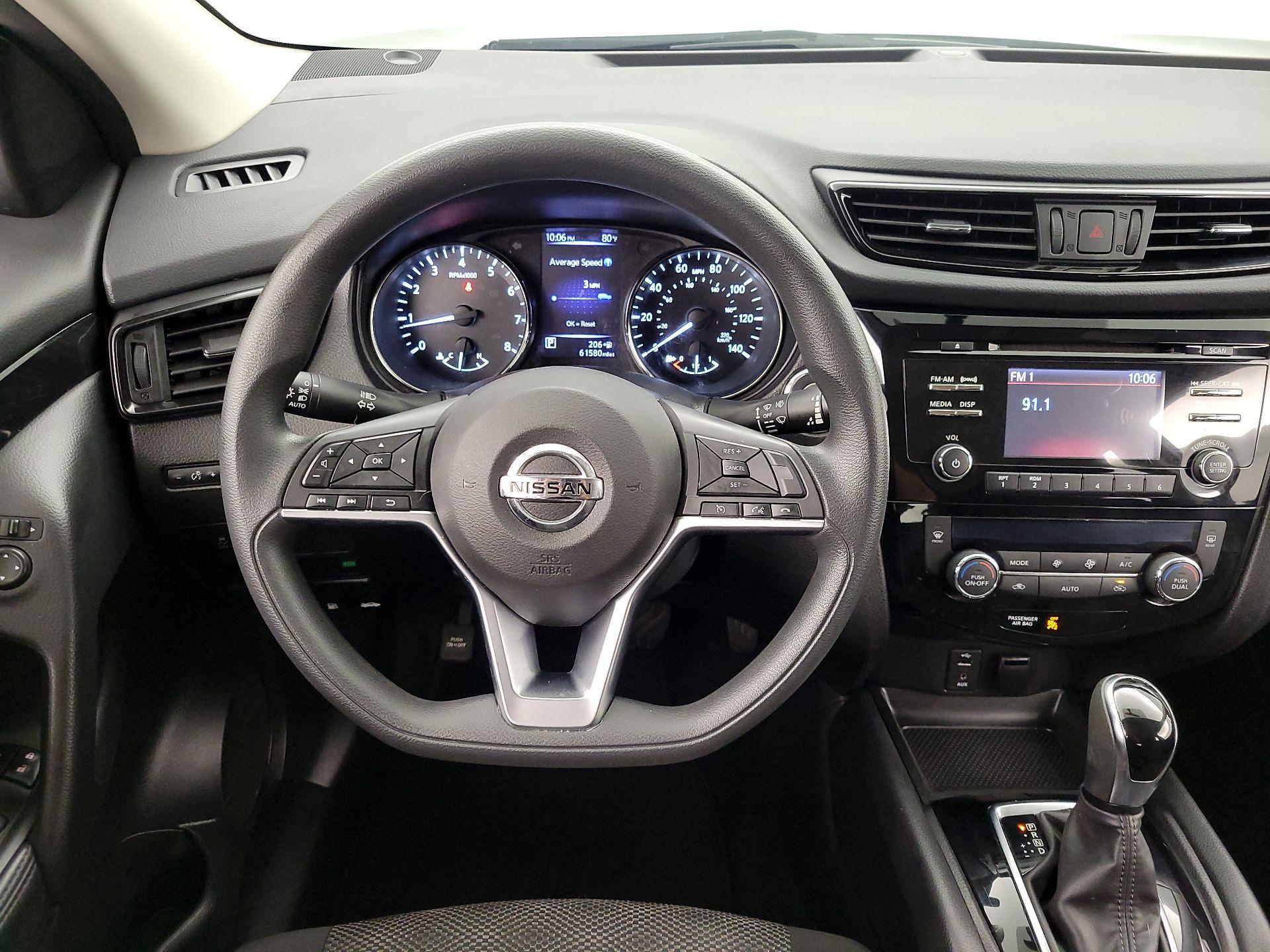 Thumbnail: 2018 Nissan Rogue Sport - 10