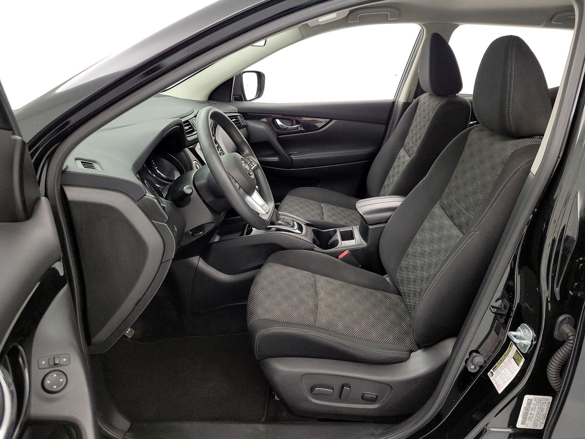 Thumbnail: 2018 Nissan Rogue Sport - 11