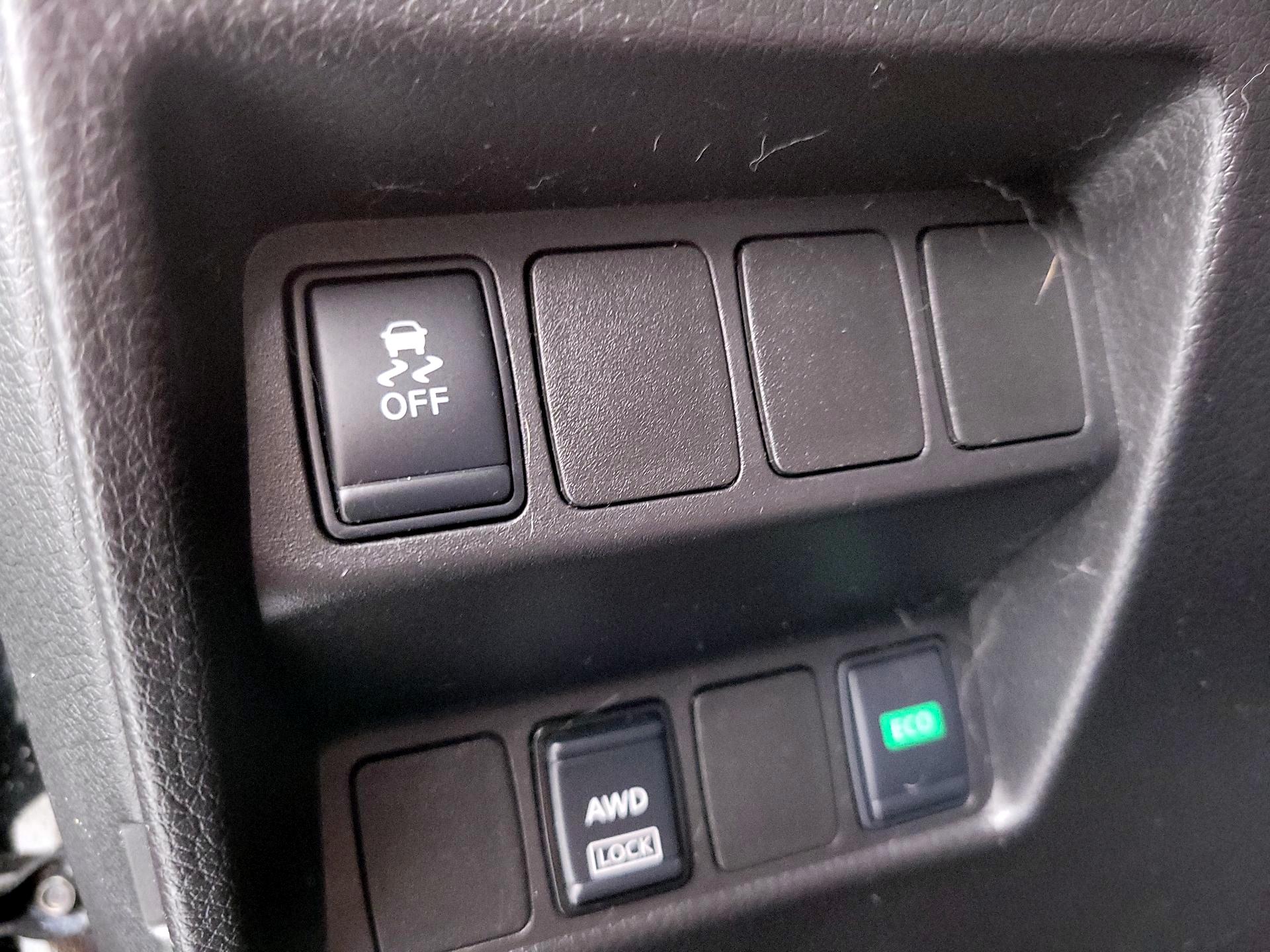 Thumbnail: 2018 Nissan Rogue Sport - 13