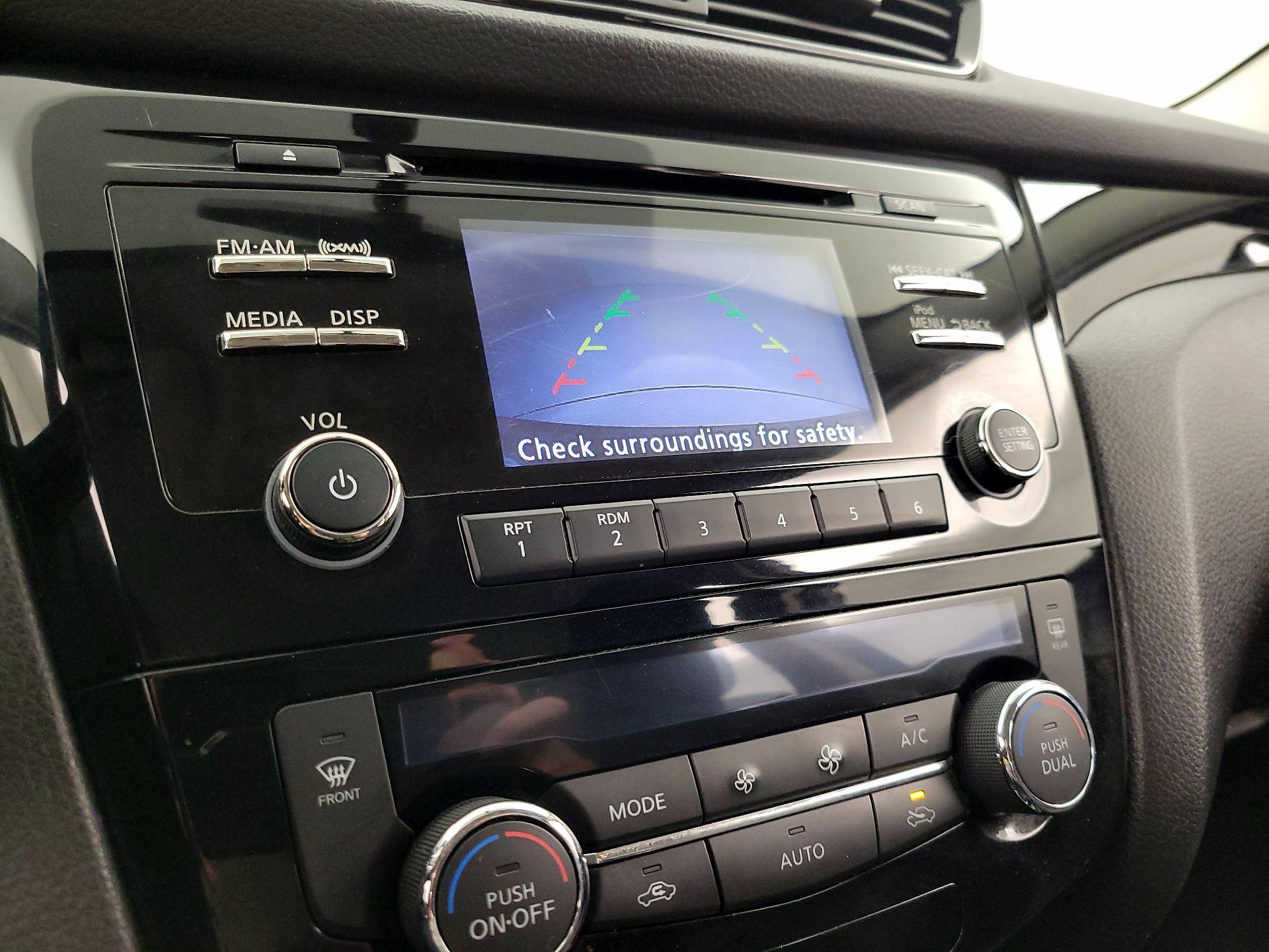 Thumbnail: 2018 Nissan Rogue Sport - 14