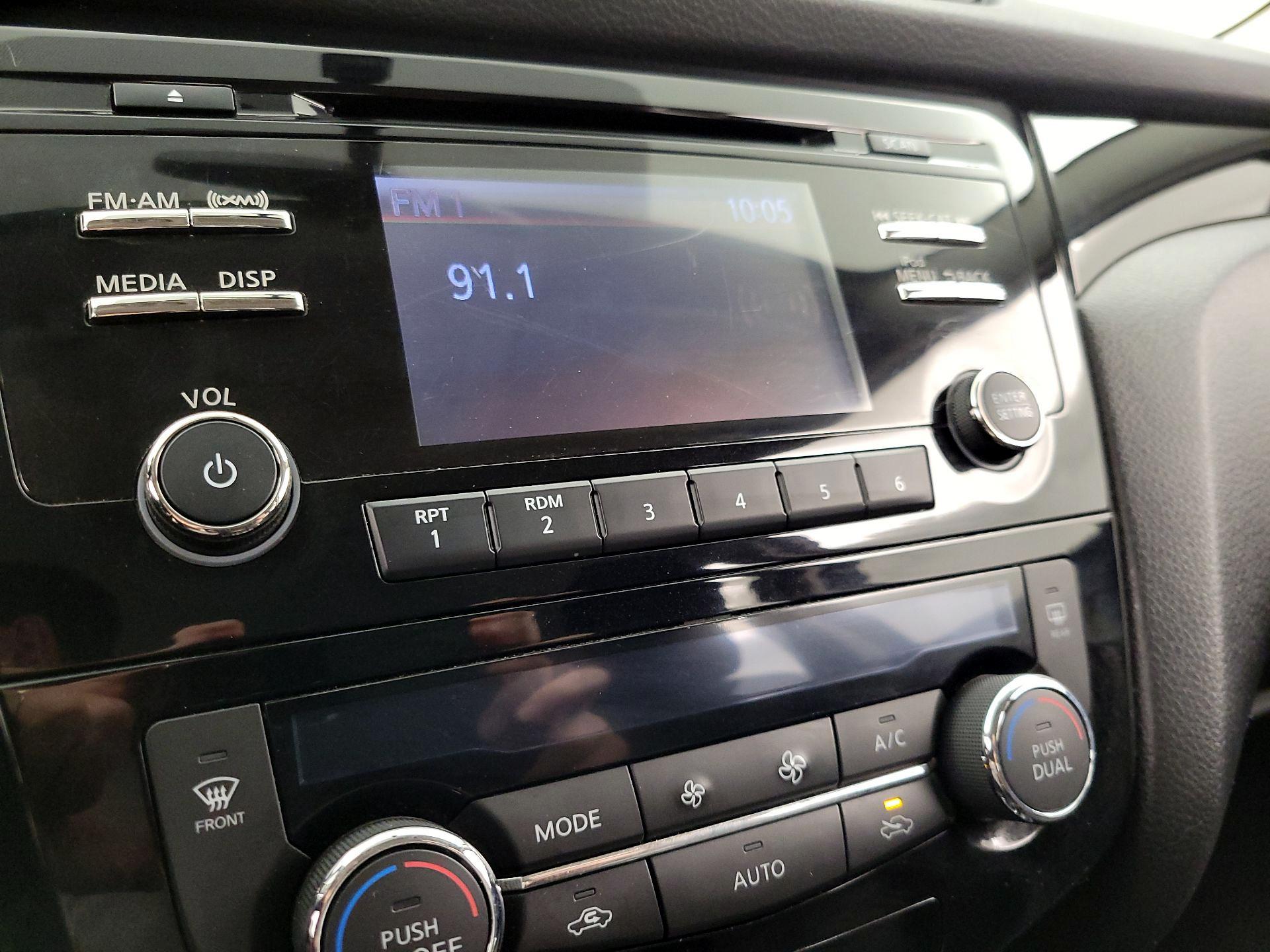 Thumbnail: 2018 Nissan Rogue Sport - 15