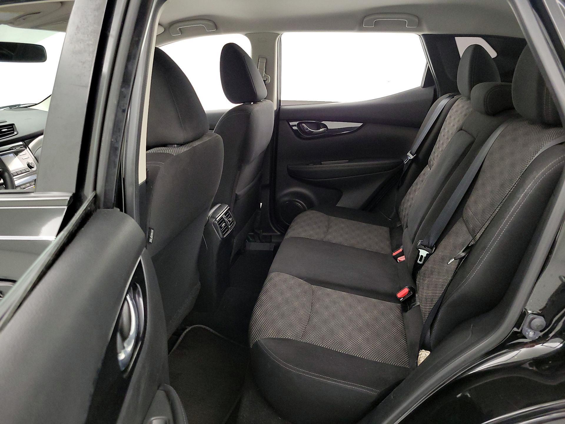 Thumbnail: 2018 Nissan Rogue Sport - 19