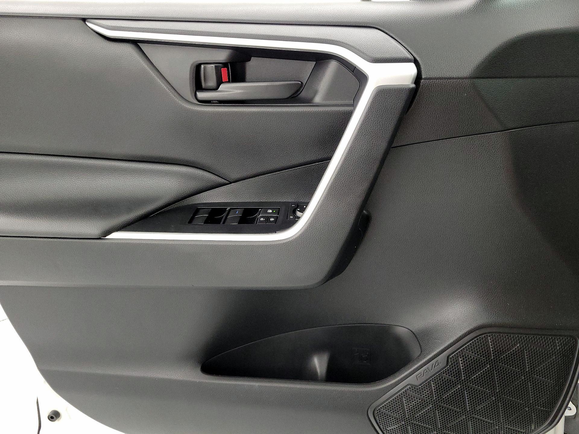 Thumbnail: 2021 Toyota RAV4 - 12