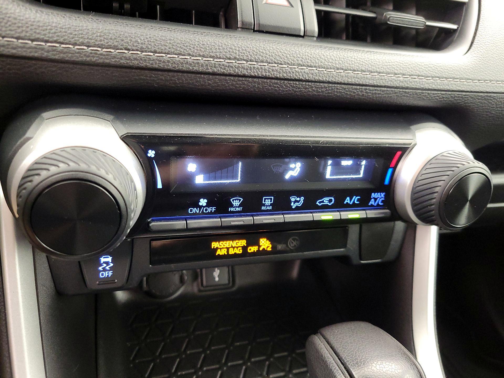 Thumbnail: 2021 Toyota RAV4 - 16