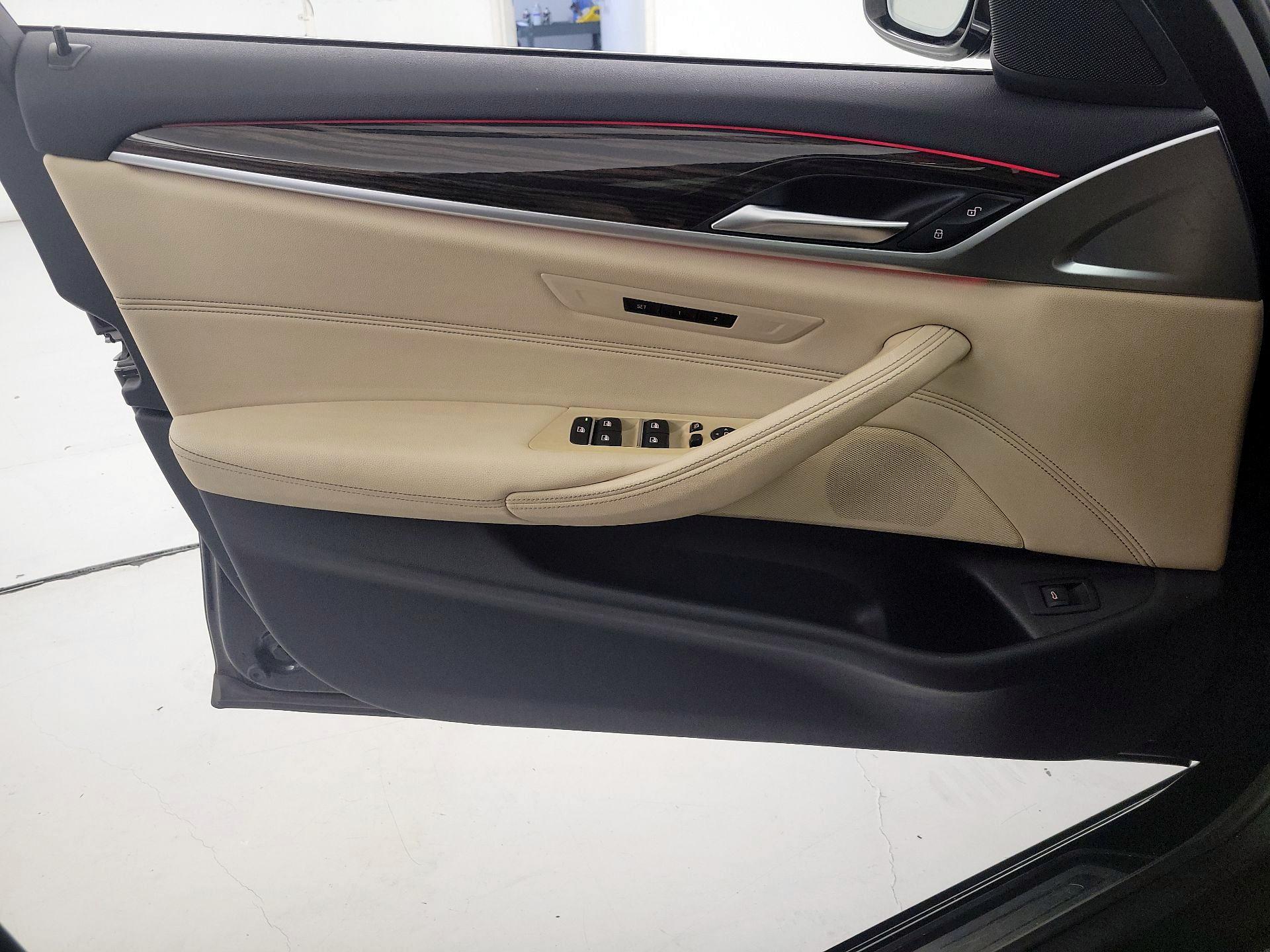 Thumbnail: 2023 BMW 5 Series - 12