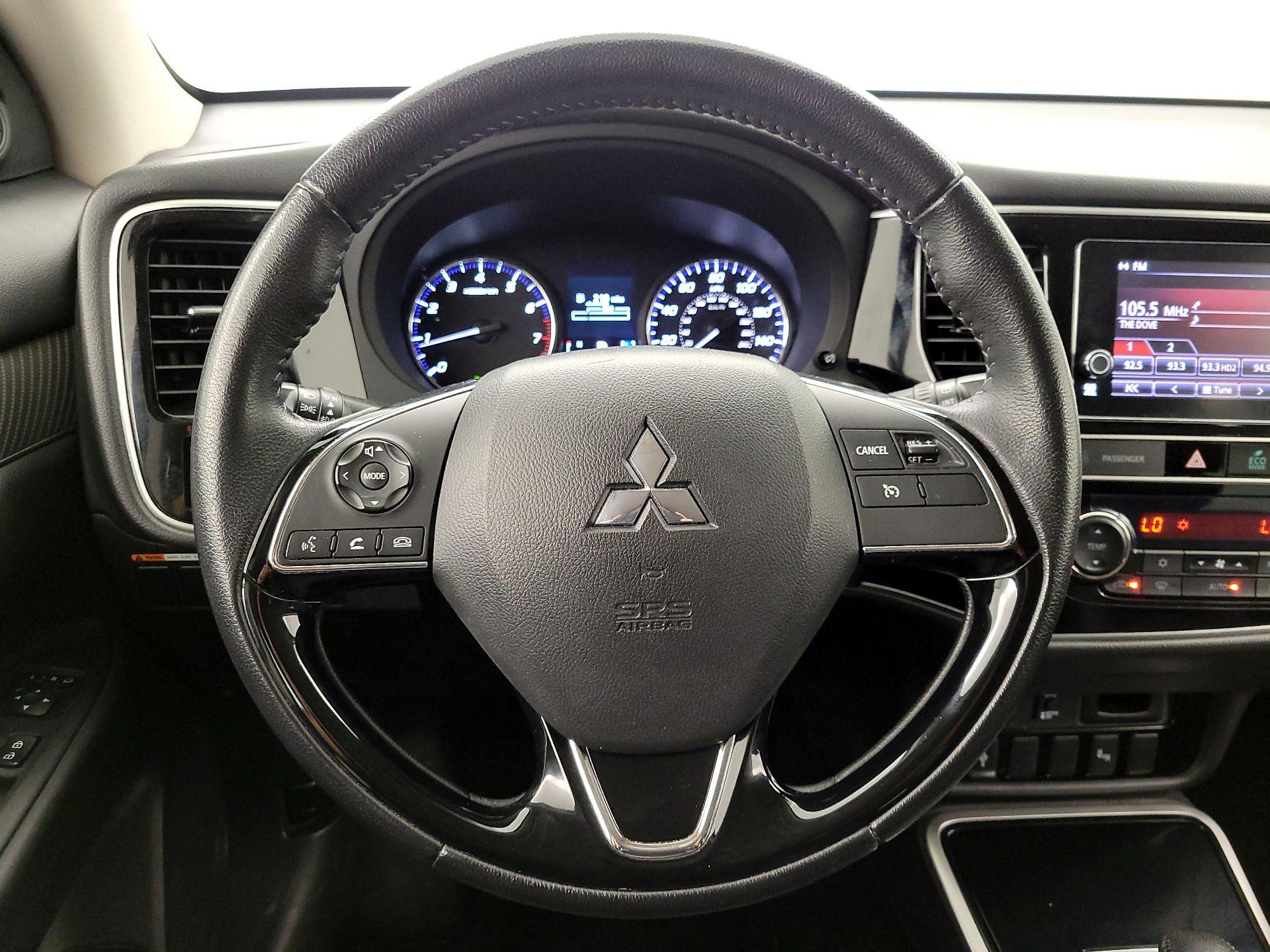 Thumbnail: 2019 Mitsubishi Outlander - 10