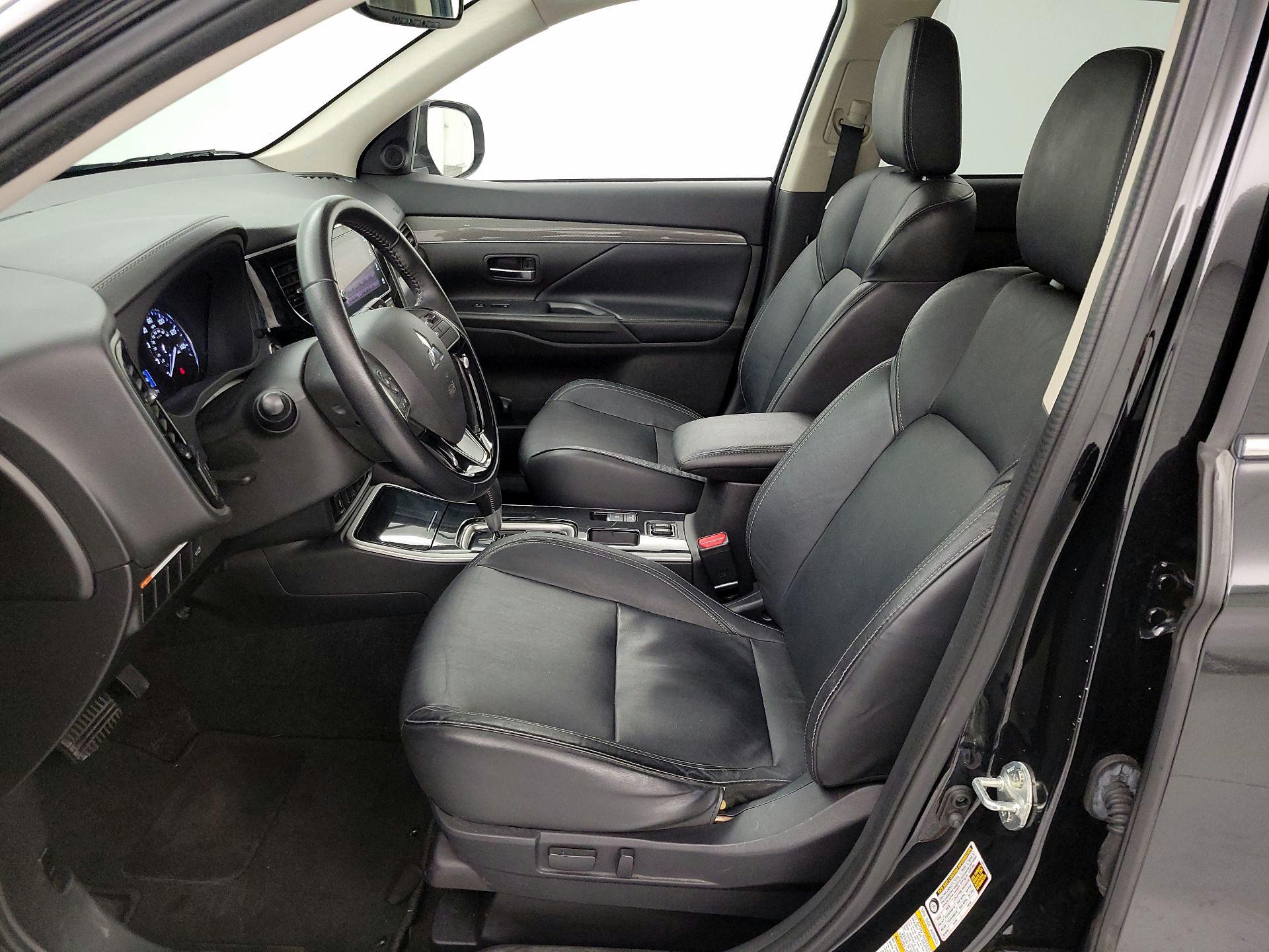 Thumbnail: 2019 Mitsubishi Outlander - 11