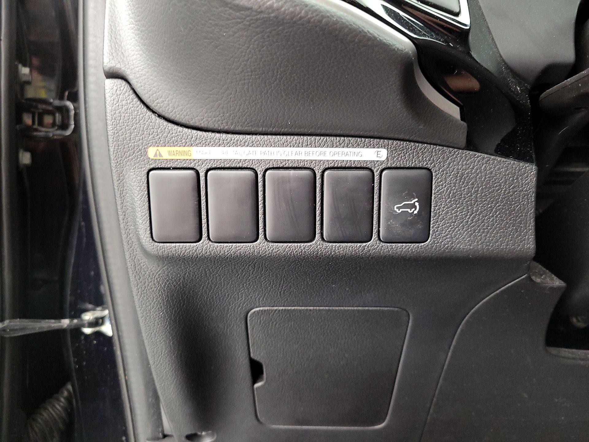 Thumbnail: 2019 Mitsubishi Outlander - 13