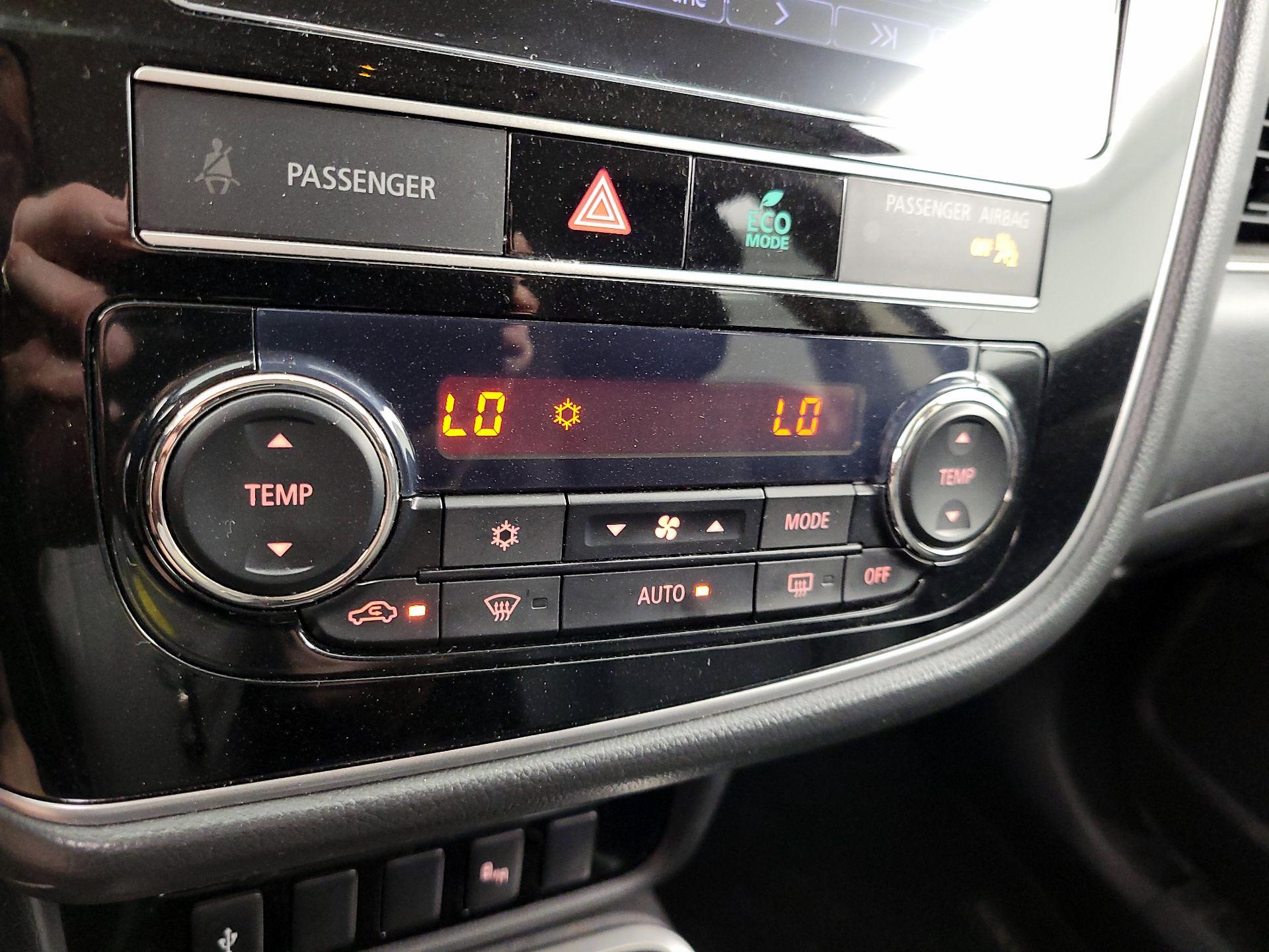 Thumbnail: 2019 Mitsubishi Outlander - 16