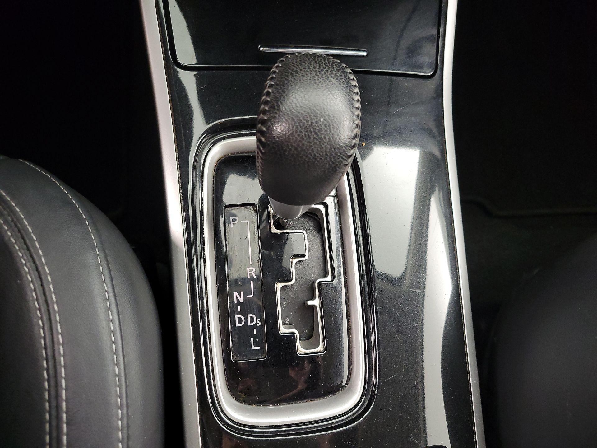 Thumbnail: 2019 Mitsubishi Outlander - 17