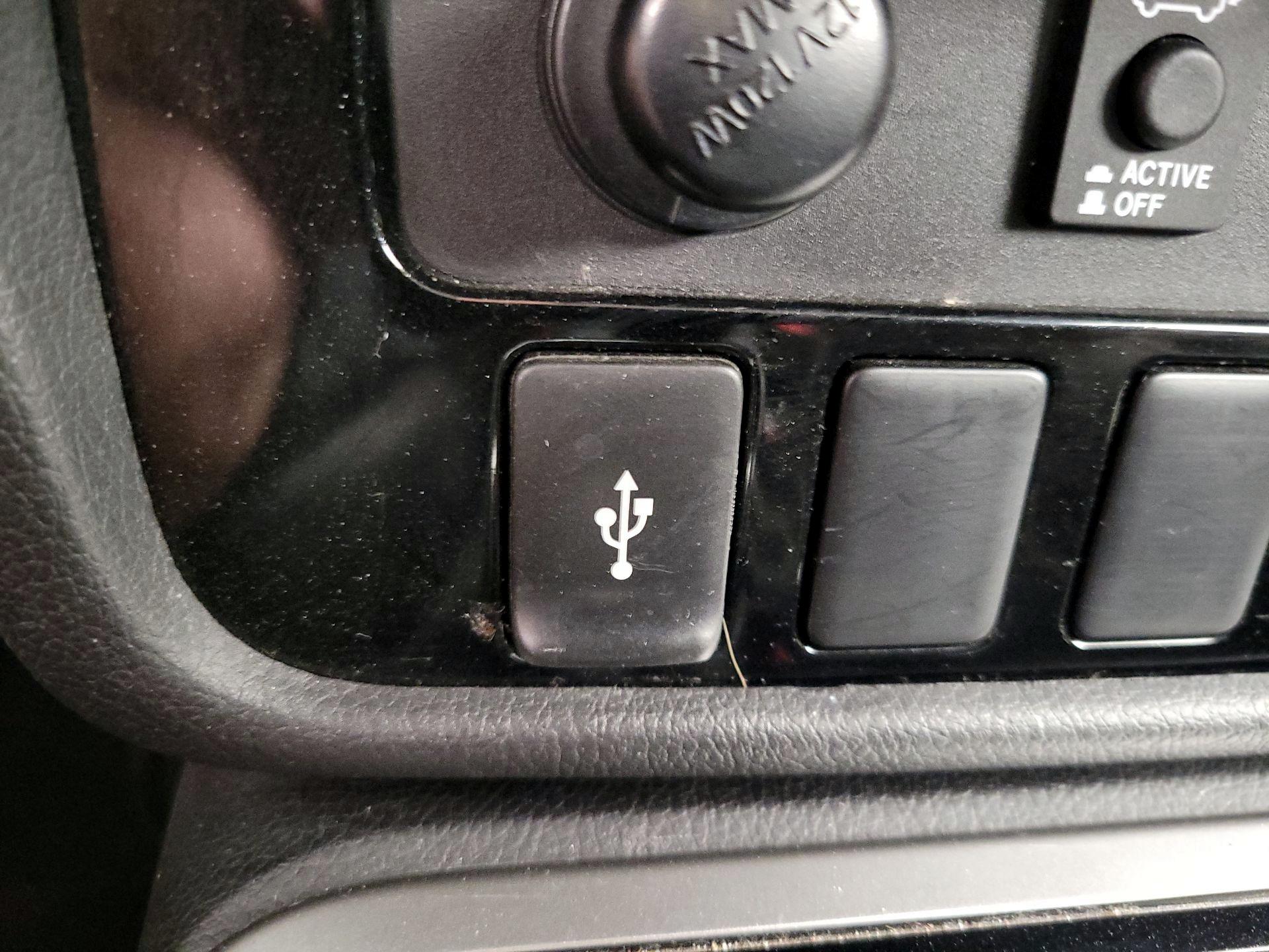 Thumbnail: 2019 Mitsubishi Outlander - 18