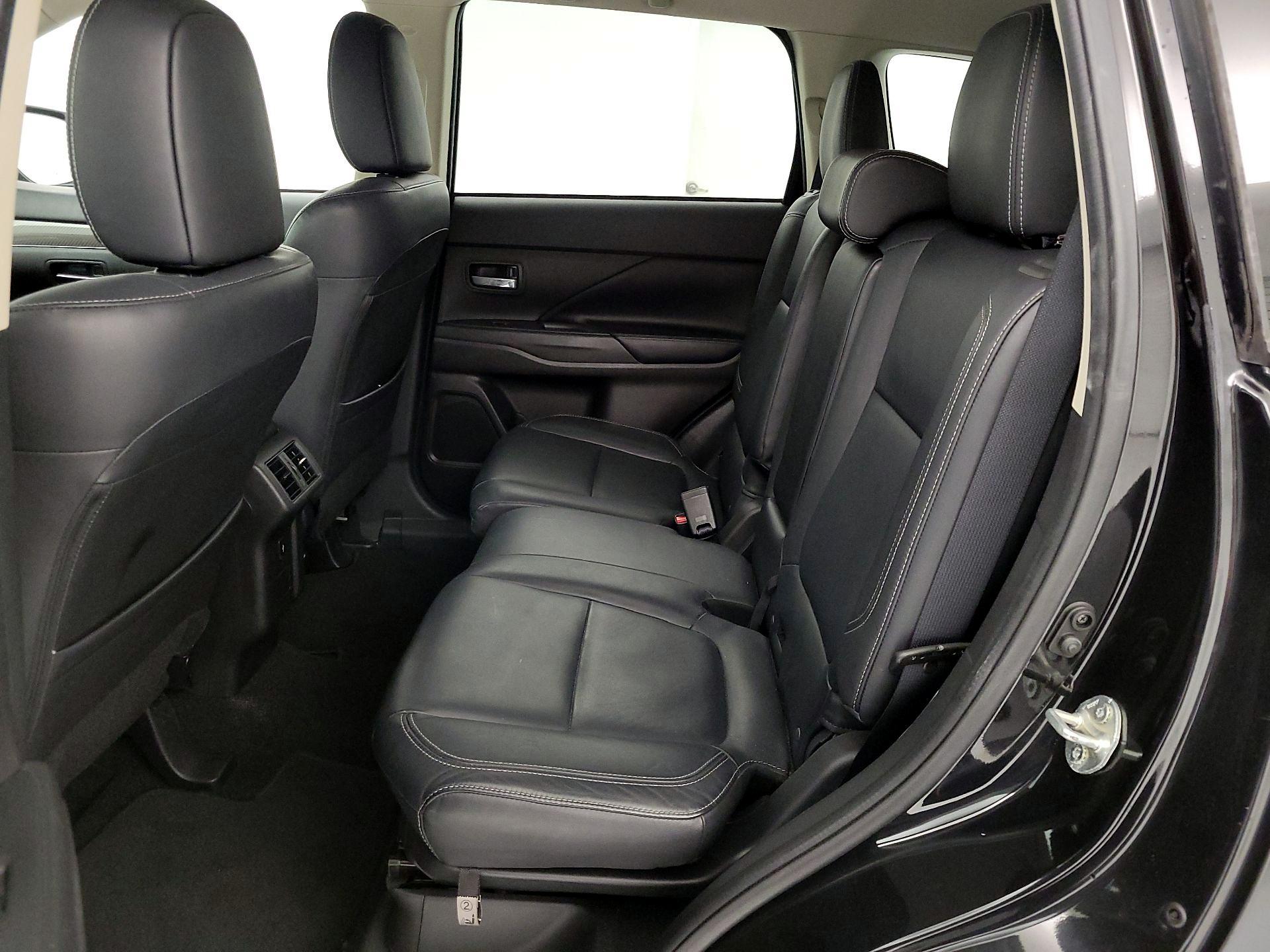 Thumbnail: 2019 Mitsubishi Outlander - 19