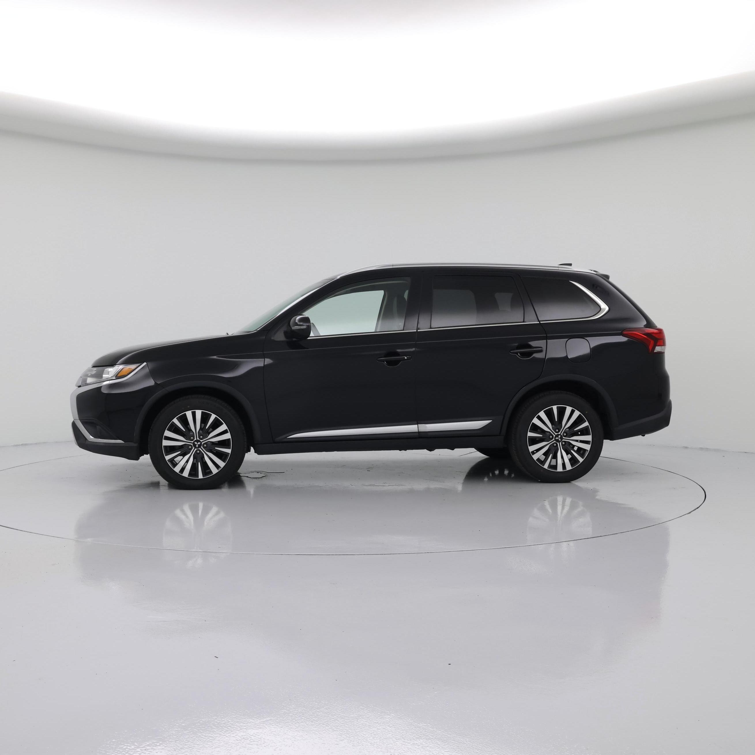 Thumbnail: 2019 Mitsubishi Outlander - 3