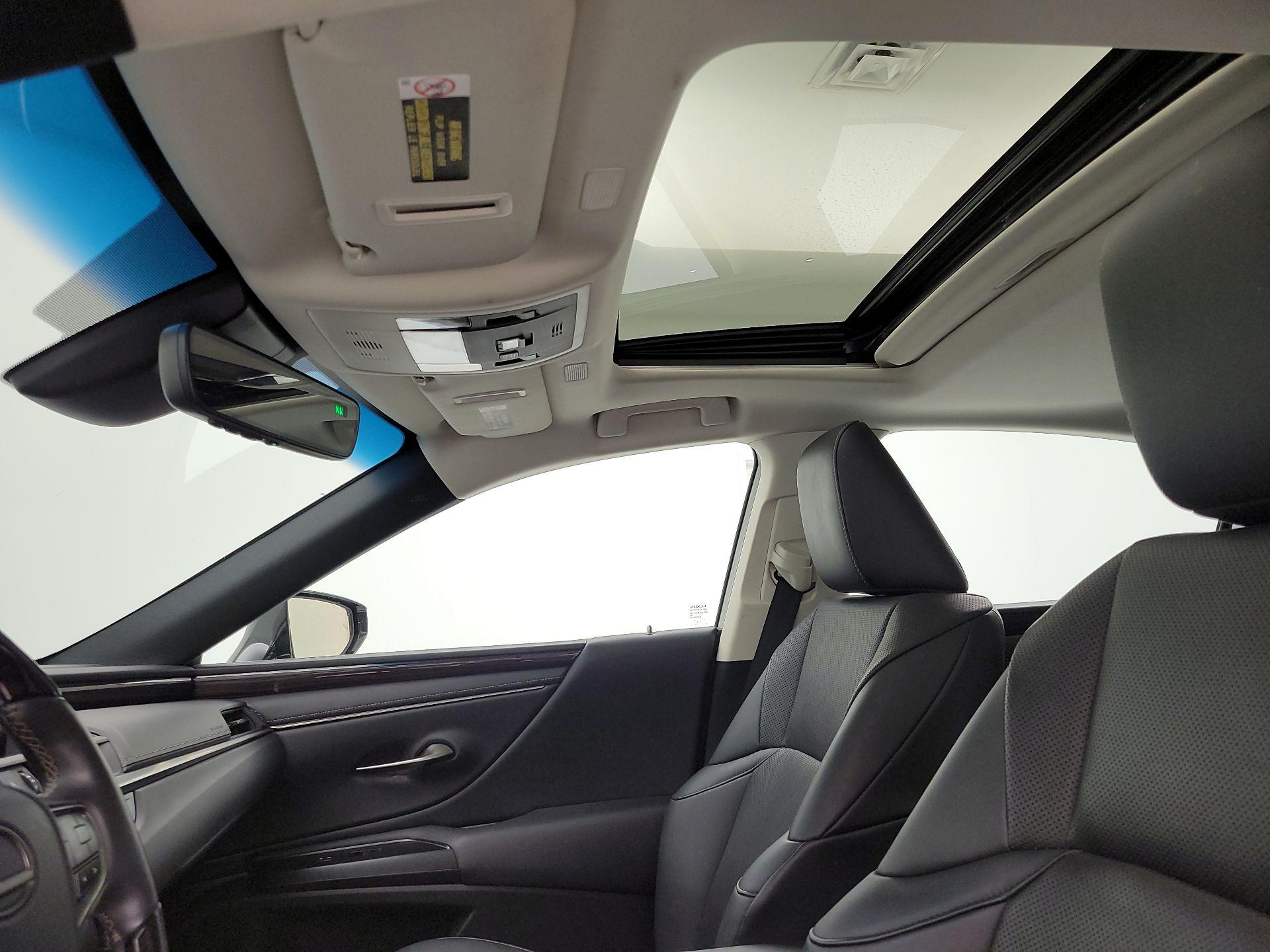 Thumbnail: 2019 Lexus ES - 19