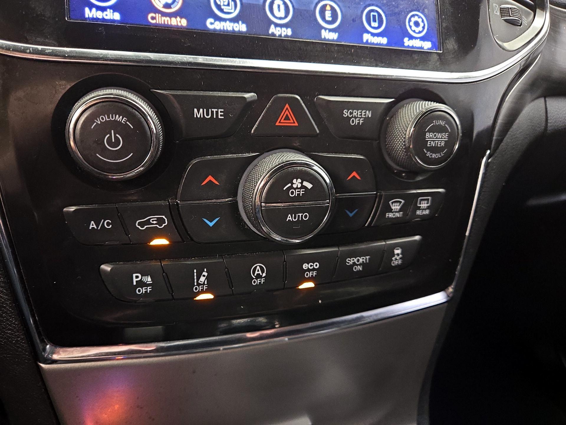 Thumbnail: 2021 Jeep Grand Cherokee - 17