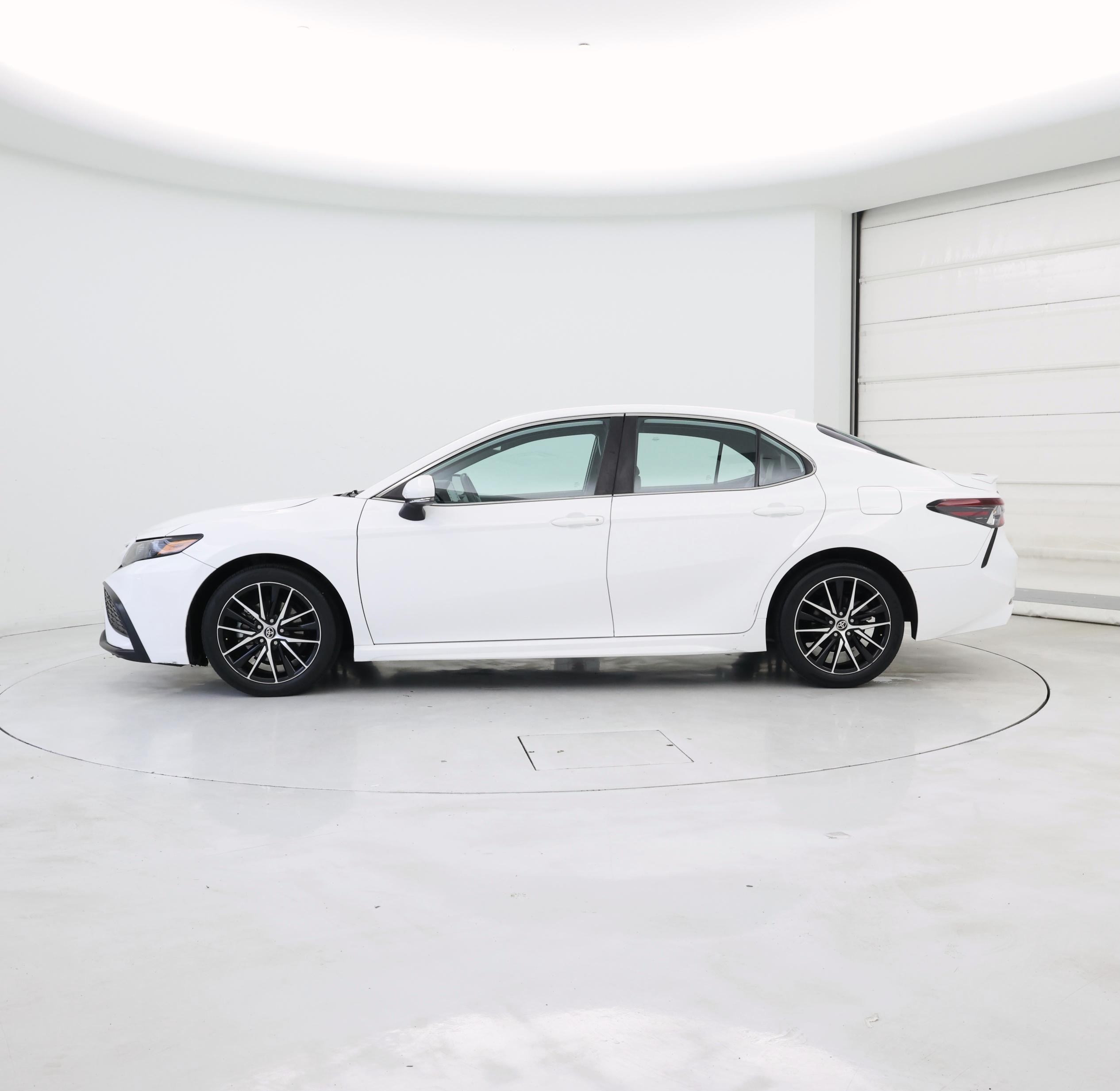 Thumbnail: 2022 Toyota Camry - 3