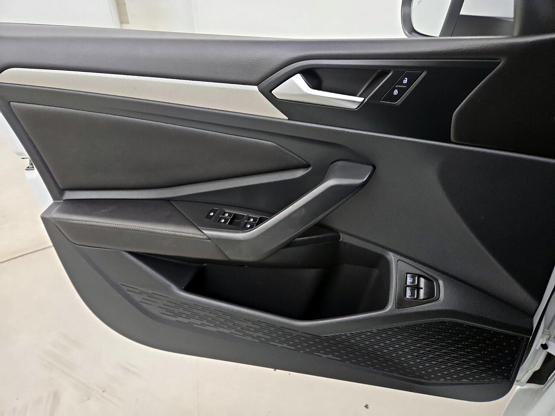 Thumbnail: 2023 Volkswagen Jetta - 12