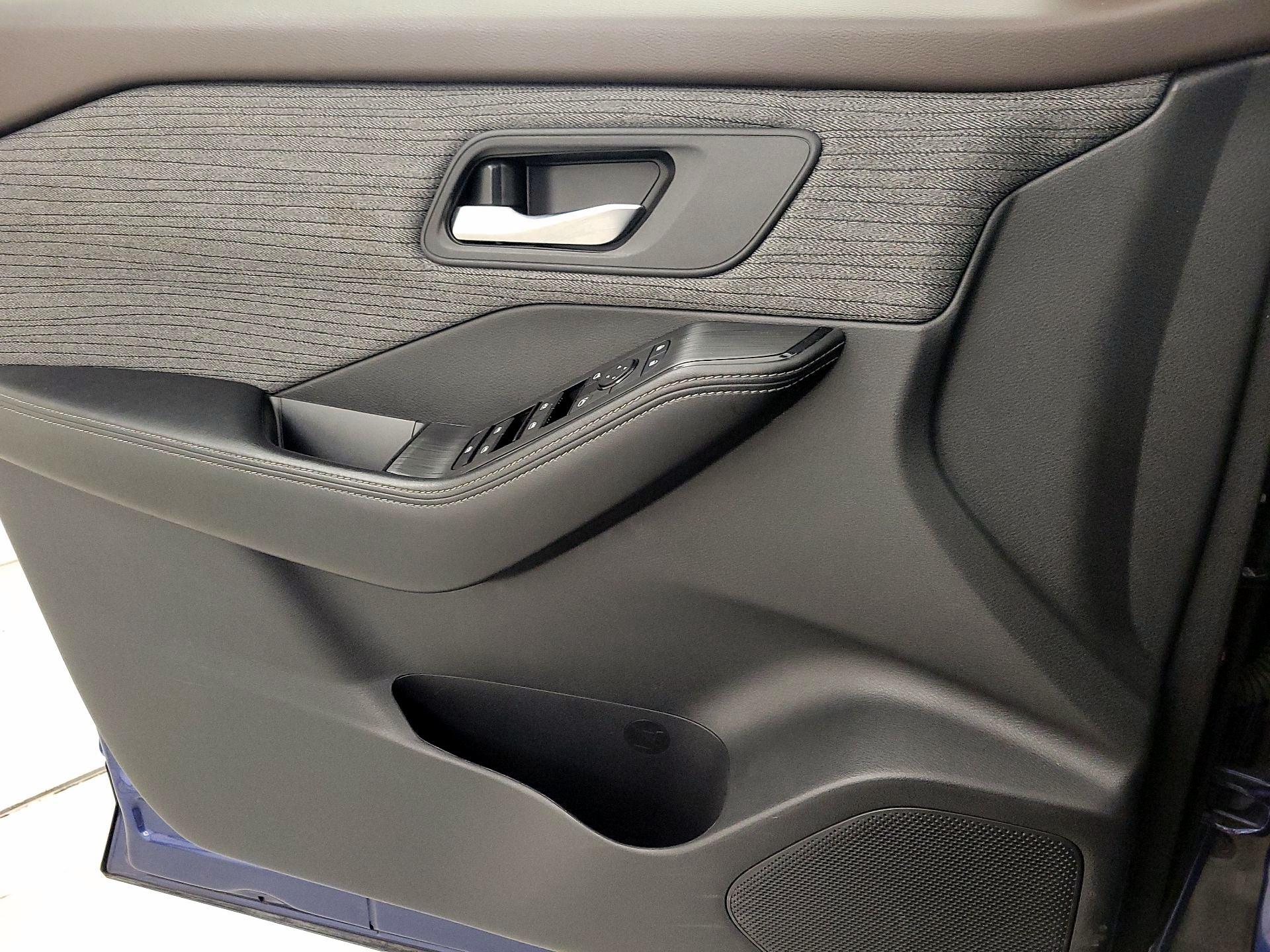 Thumbnail: 2023 Nissan Rogue - 12