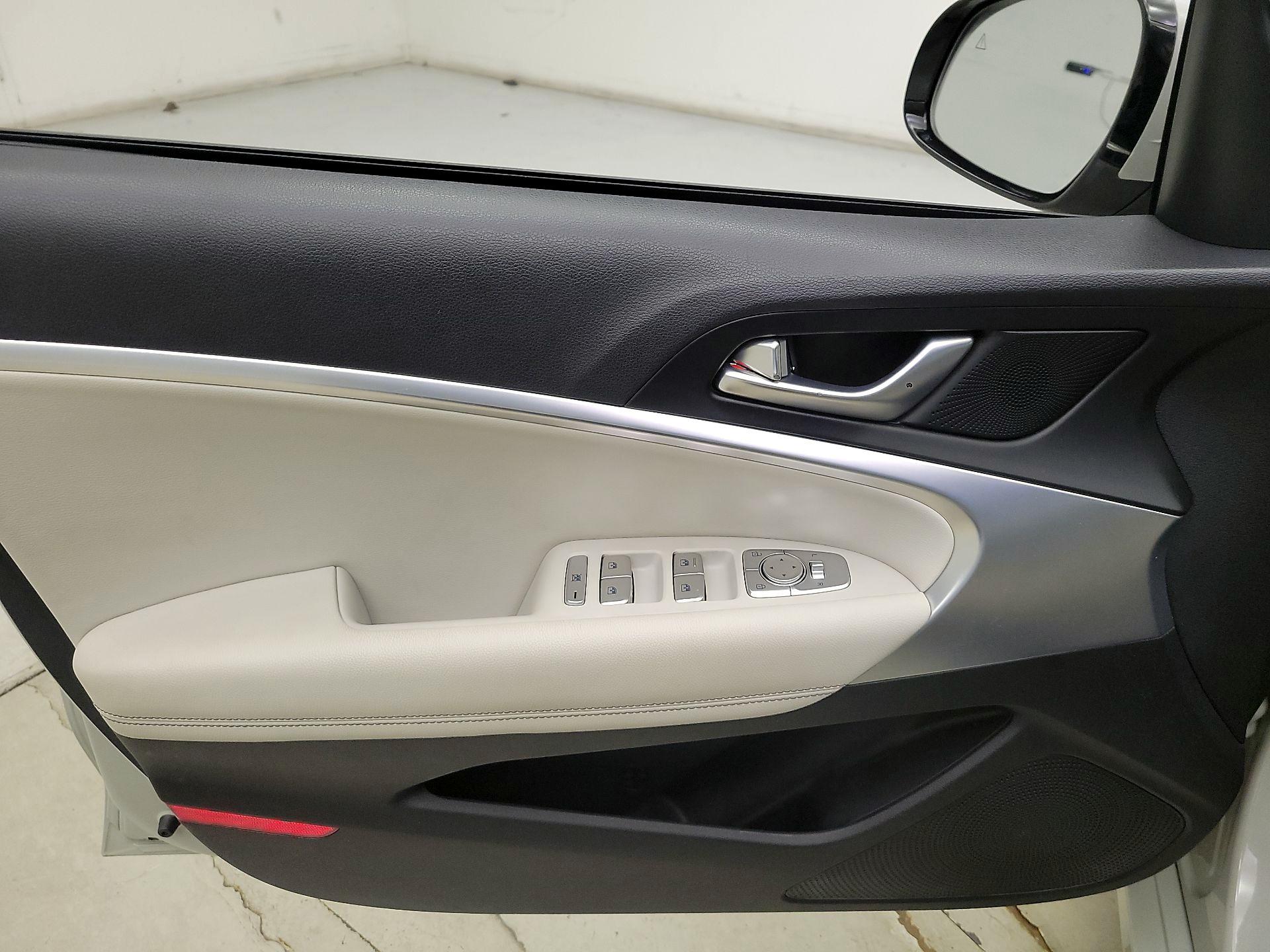 Thumbnail: 2024 Genesis G70 - 12