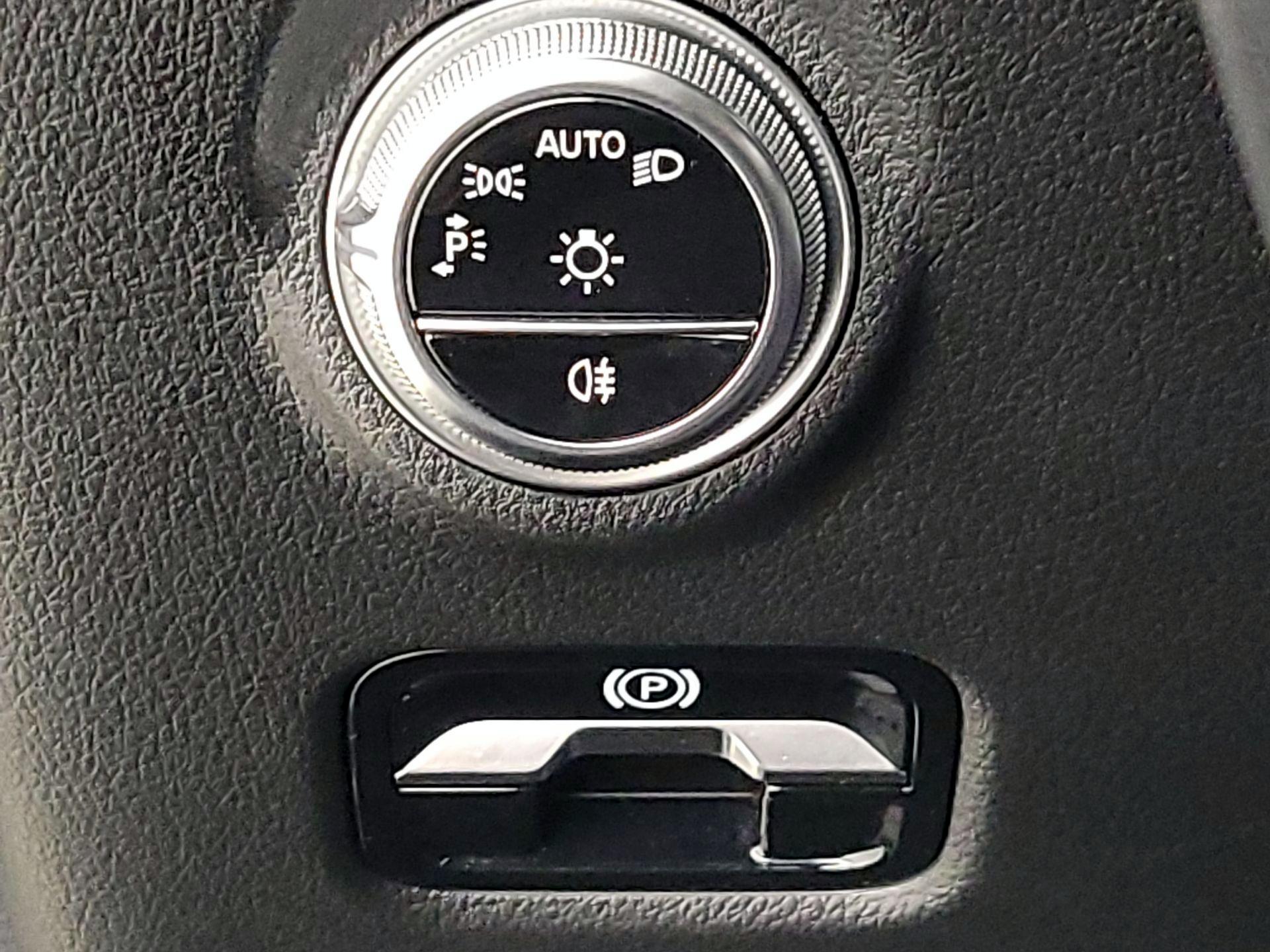 Thumbnail: 2024 Mercedes-Benz C-Class - 13