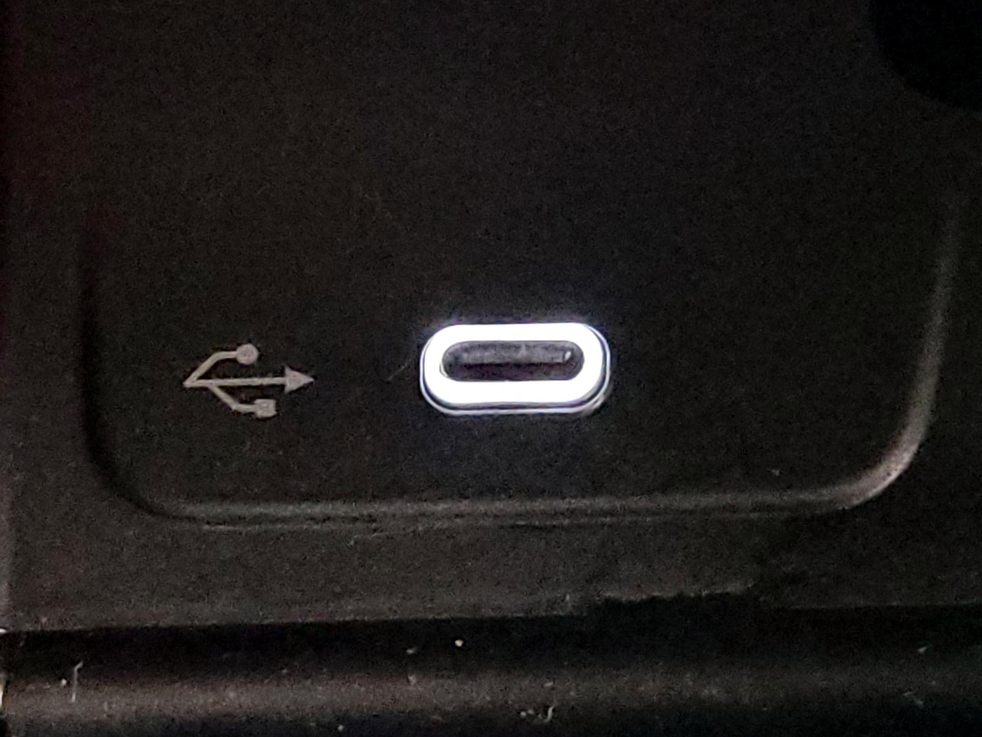 Thumbnail: 2024 Mercedes-Benz C-Class - 18