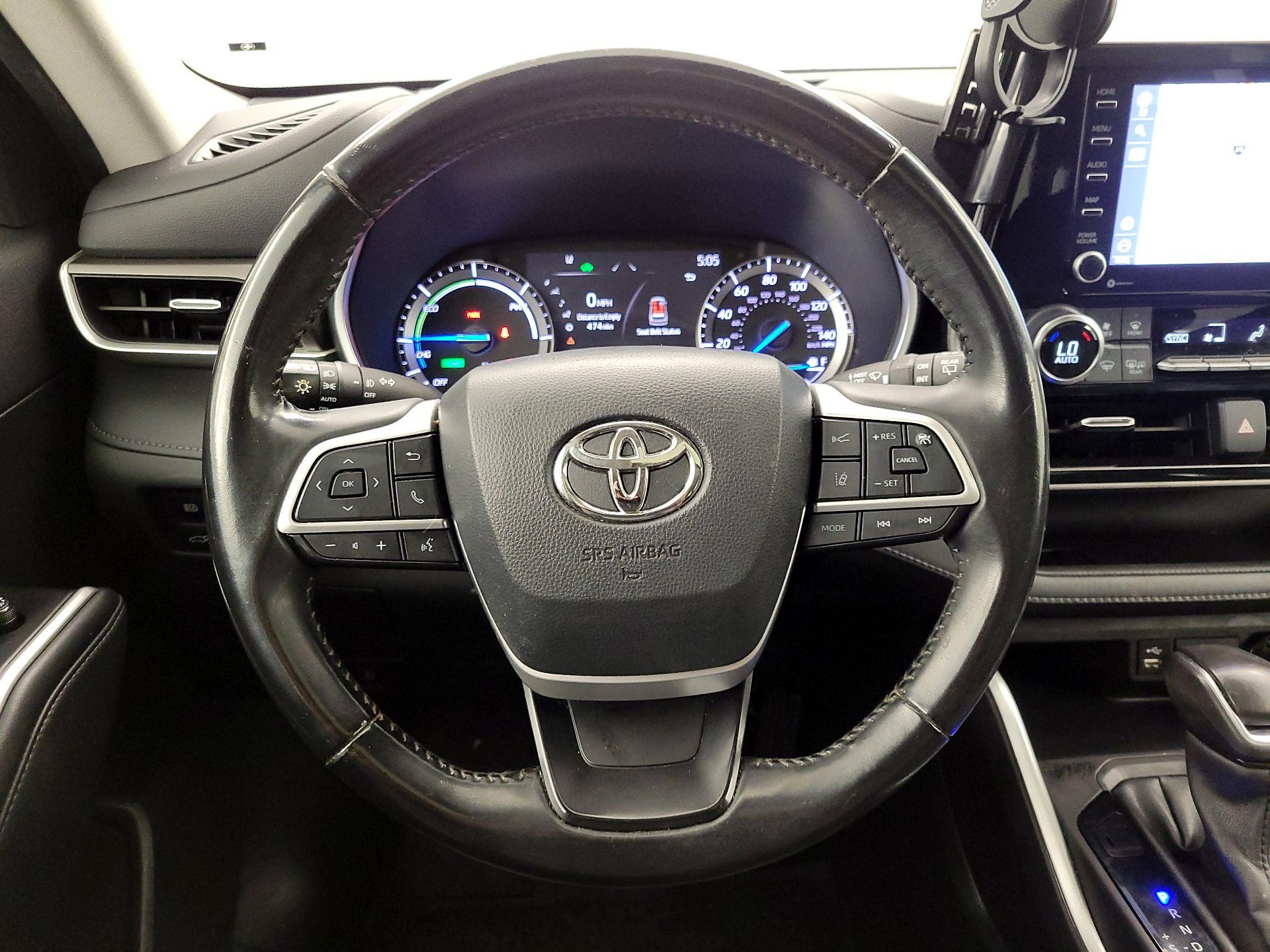 Thumbnail: 2022 Toyota Highlander - 10