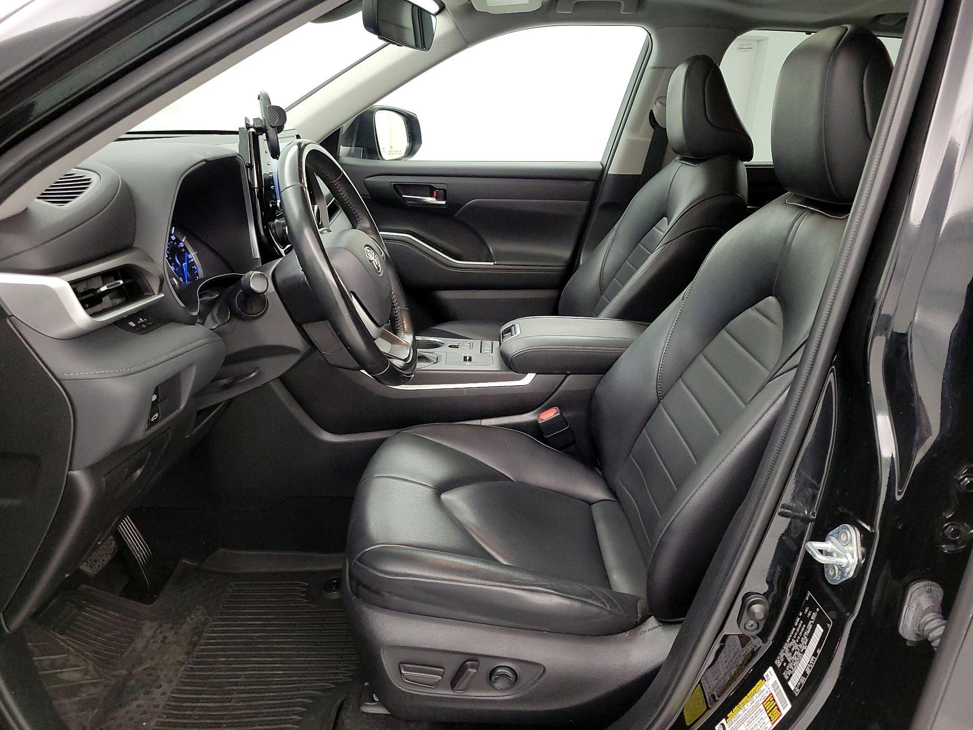 Thumbnail: 2022 Toyota Highlander - 11