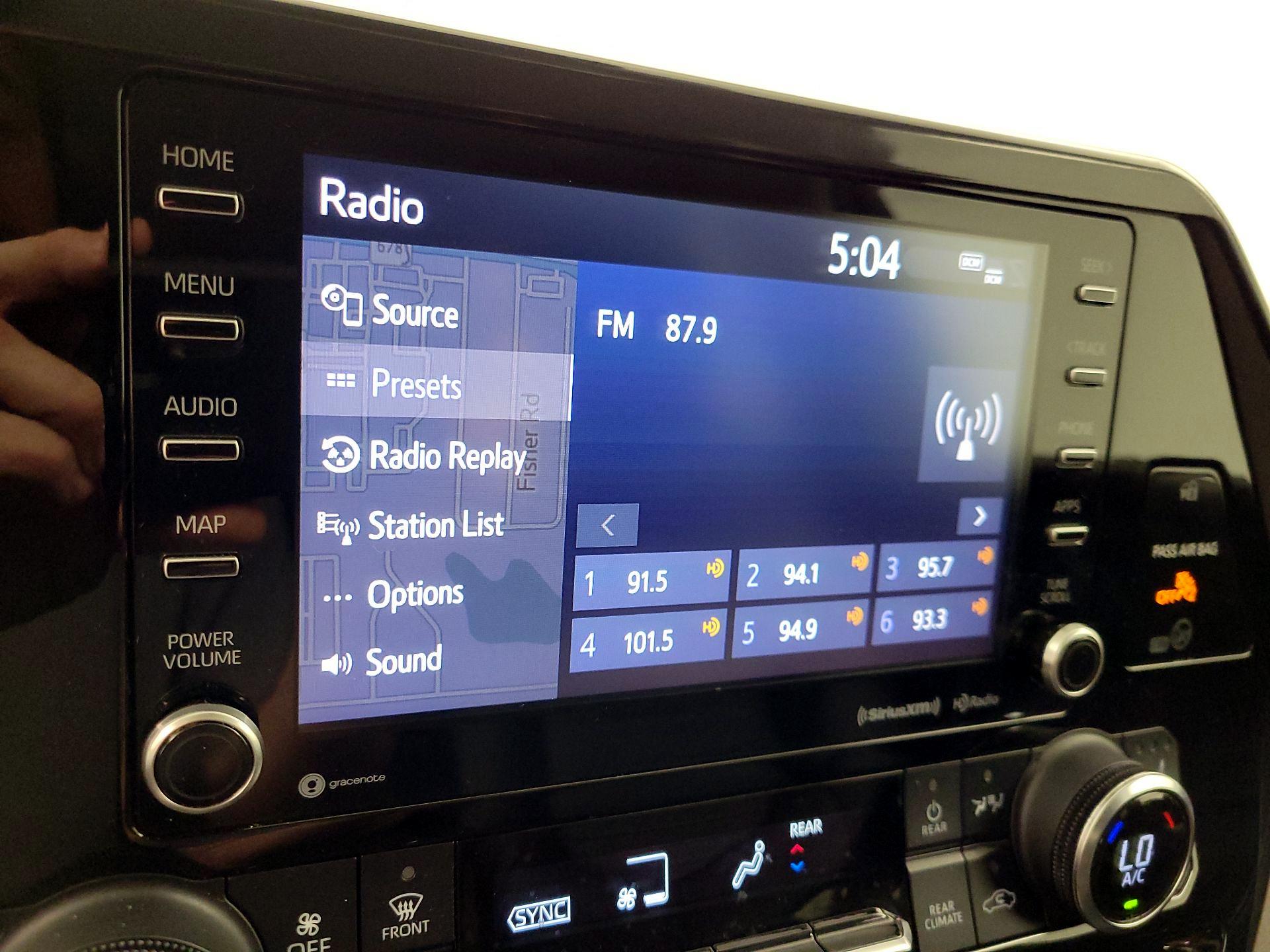 Thumbnail: 2022 Toyota Highlander - 16