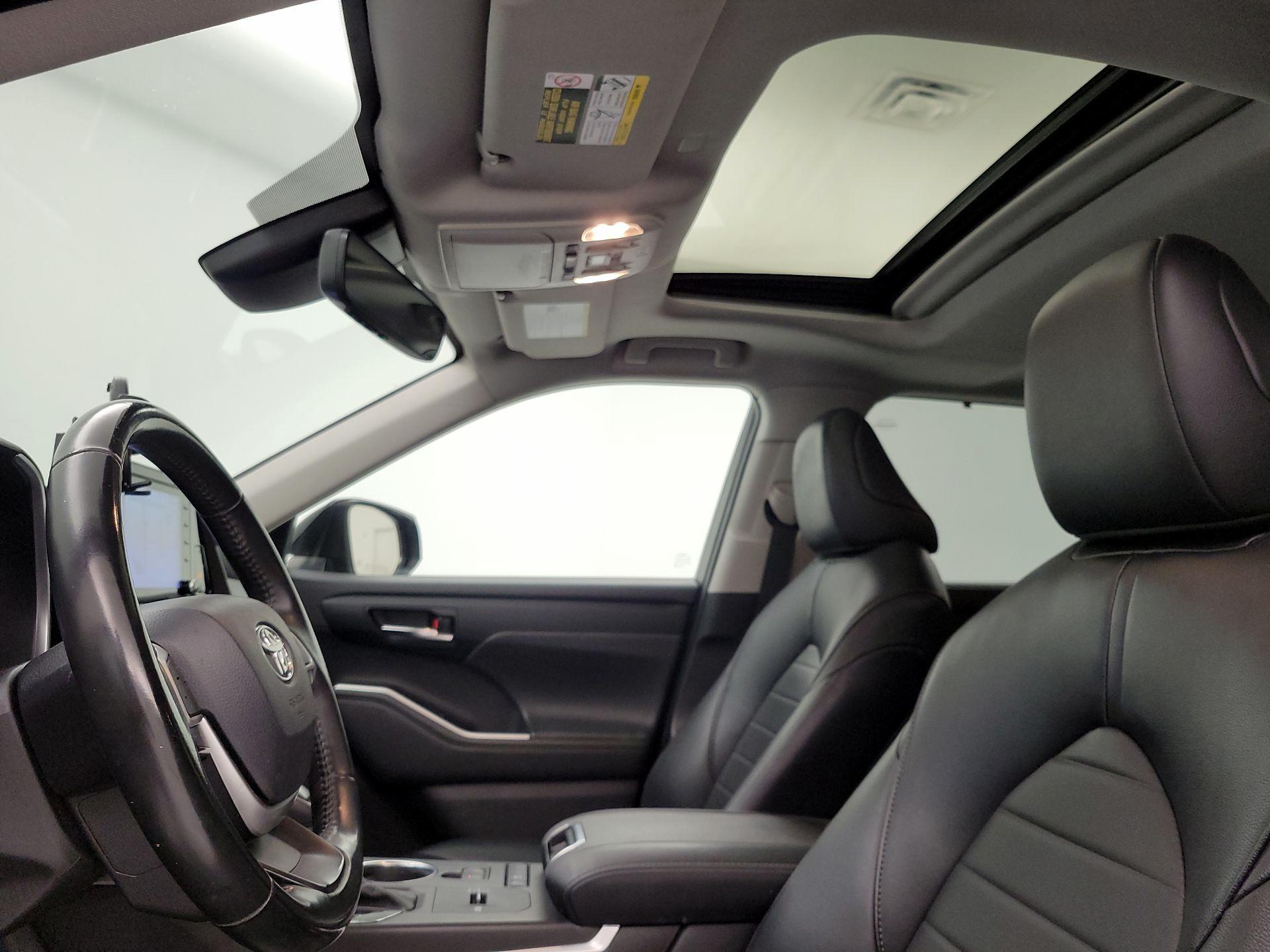 Thumbnail: 2022 Toyota Highlander - 20