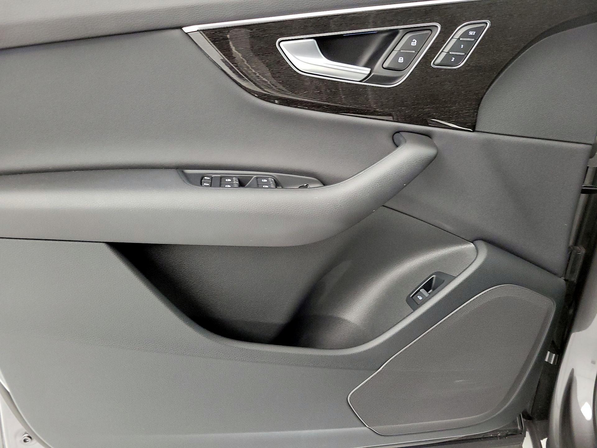 Thumbnail: 2023 Audi Q7 - 12