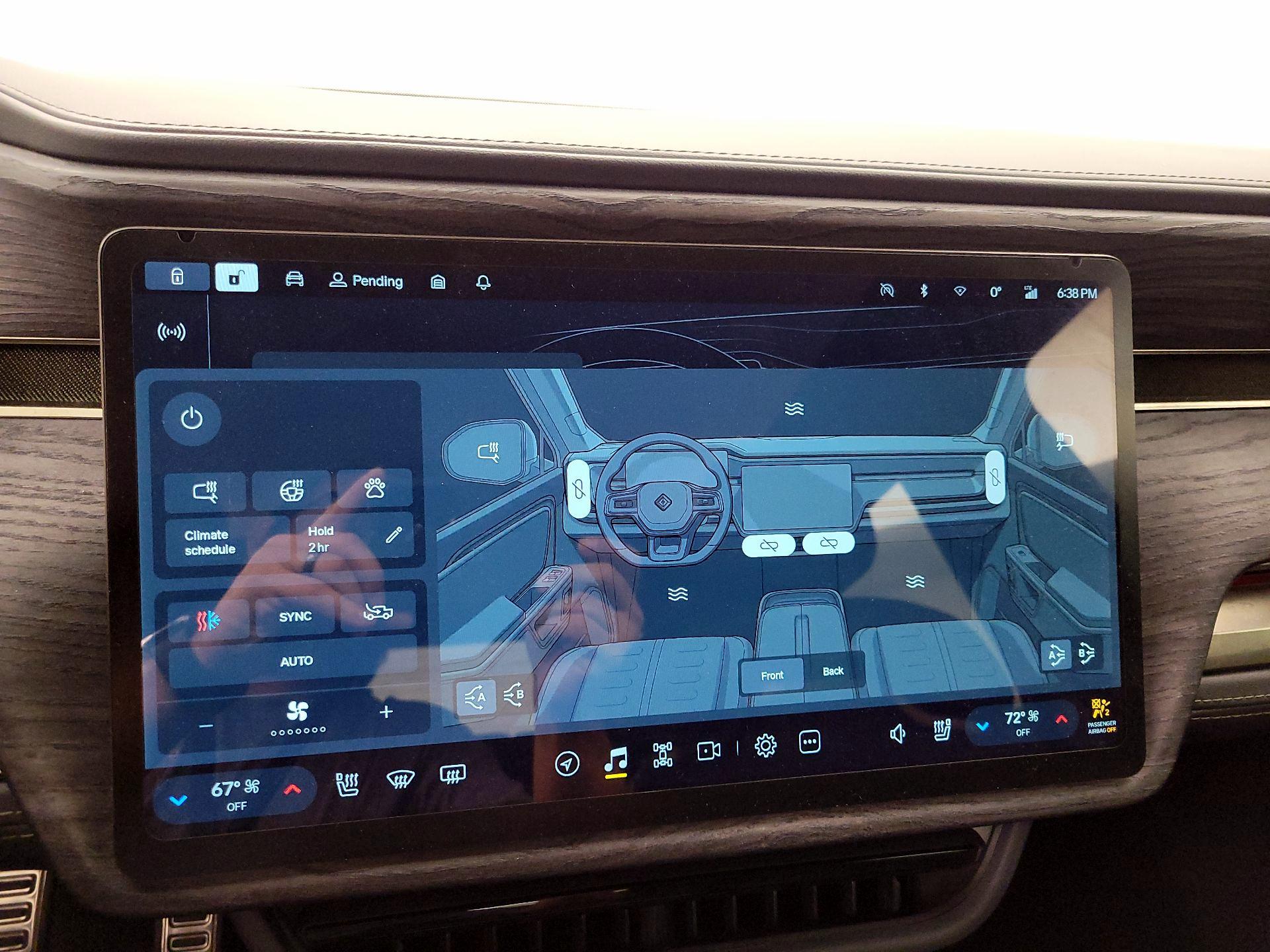 Thumbnail: 2022 Rivian R1T - 16